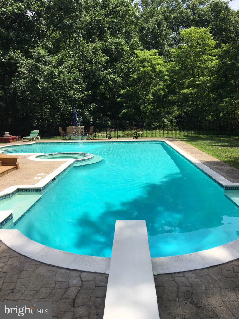 GOVERNORS RUN - Residential