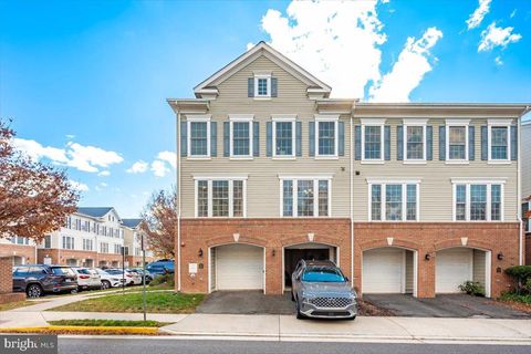 Photo of 3541 Huntley Manor Lane #79B, ALEXANDRIA, VA 22306 (MLS # VAFX2278796)