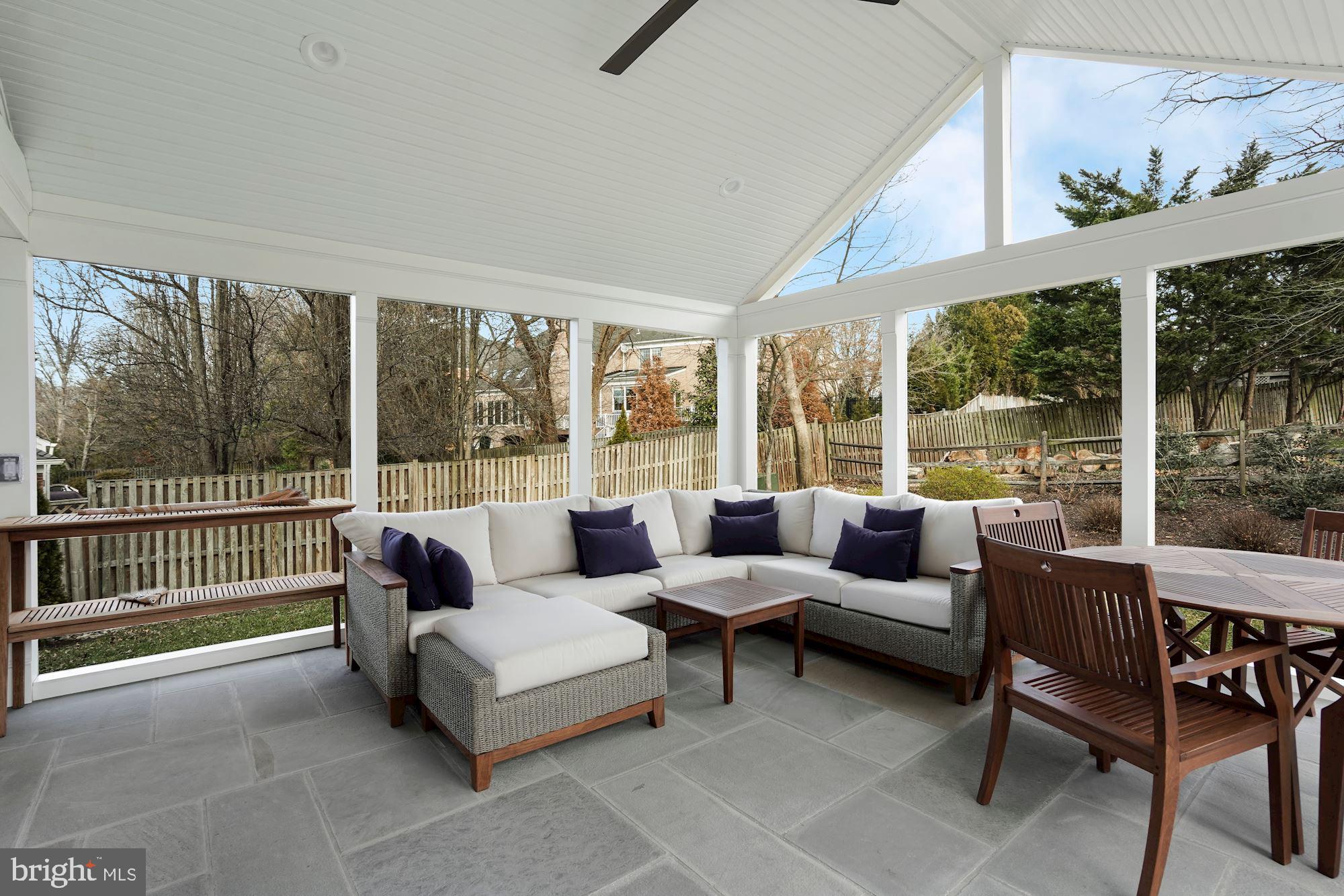 LYNWOOD - Residential