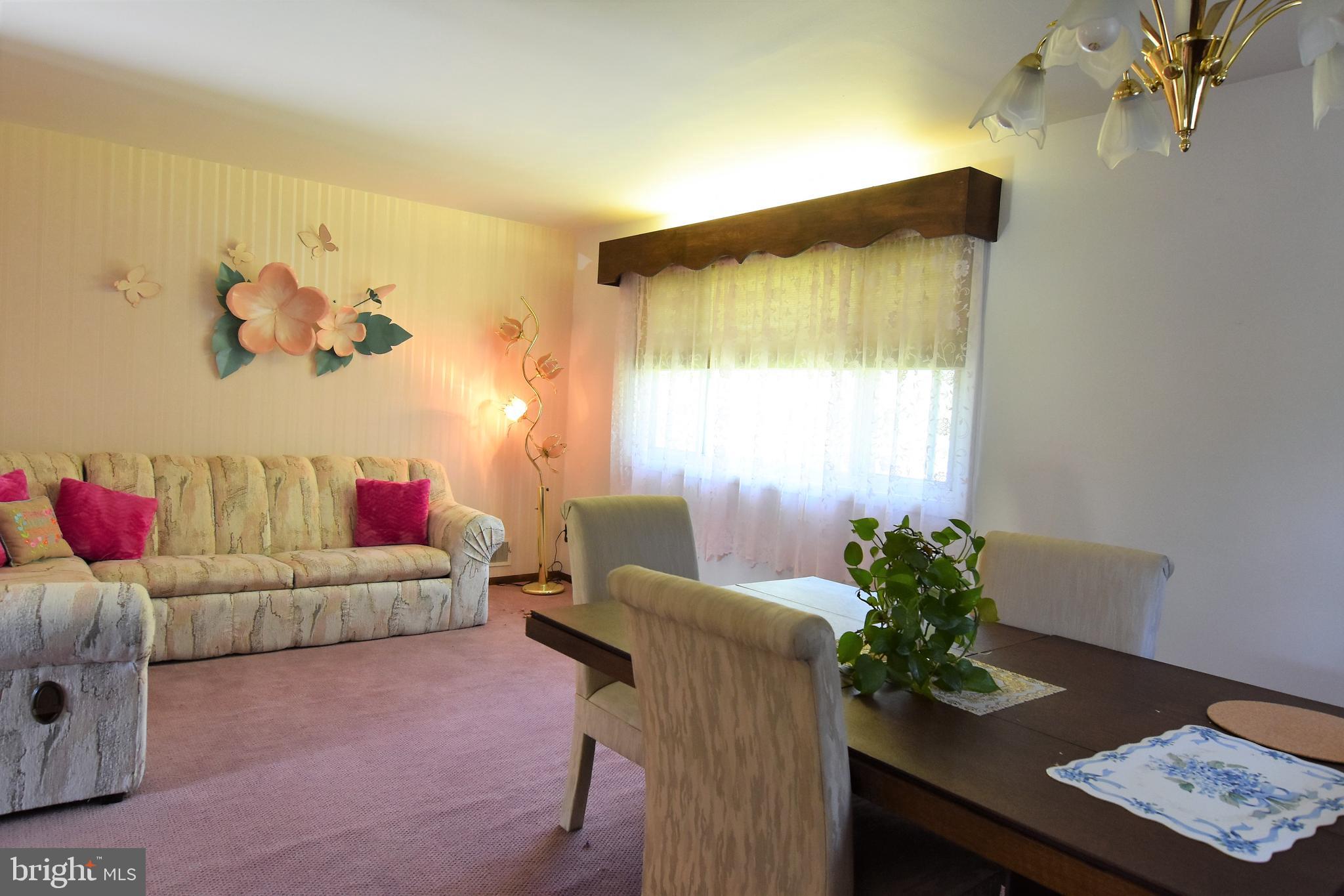 LAURELTON - Residential