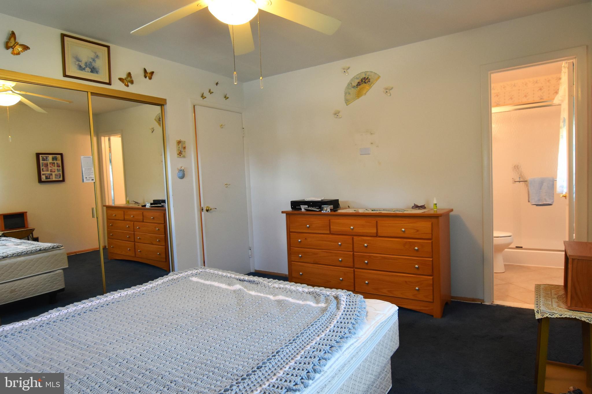 LAURELTON - Residential