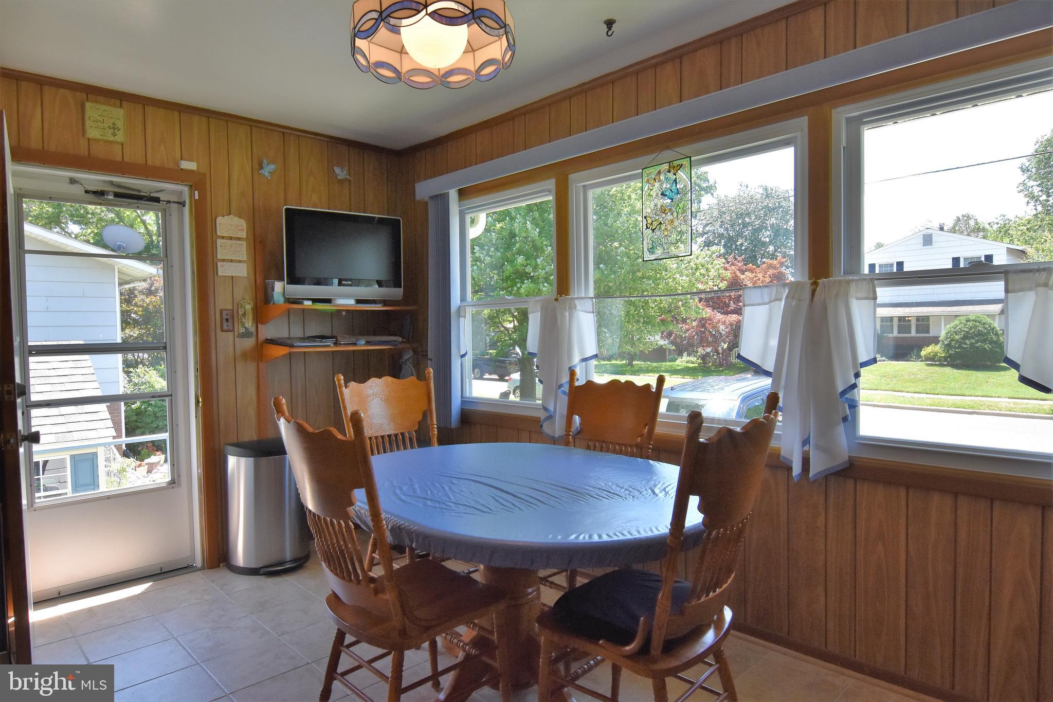 LAURELTON - Residential