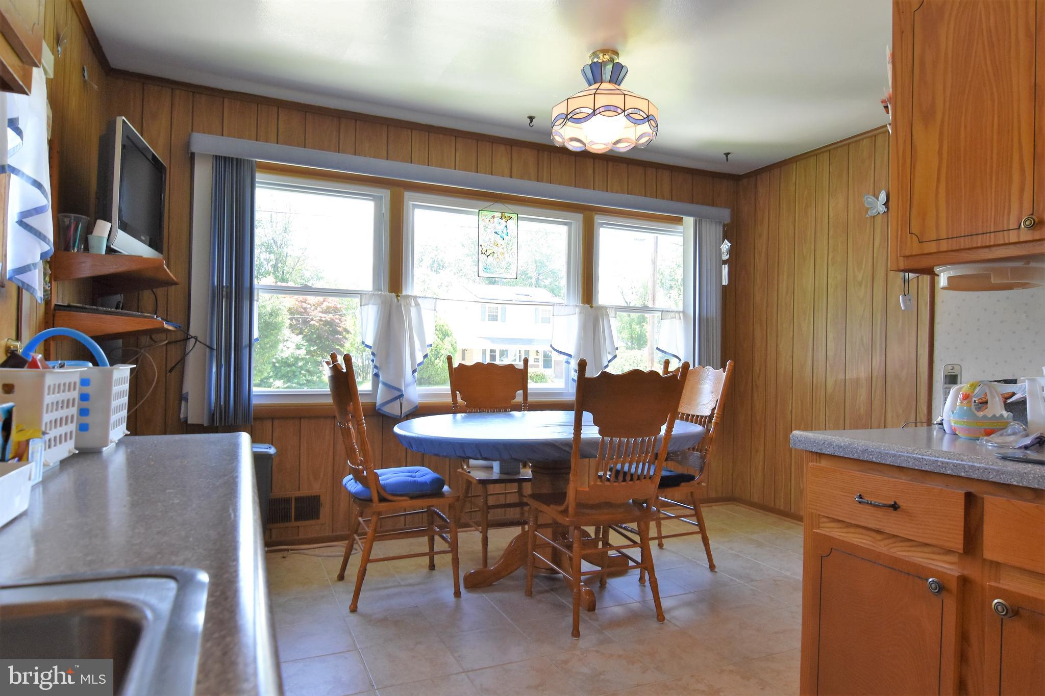 LAURELTON - Residential