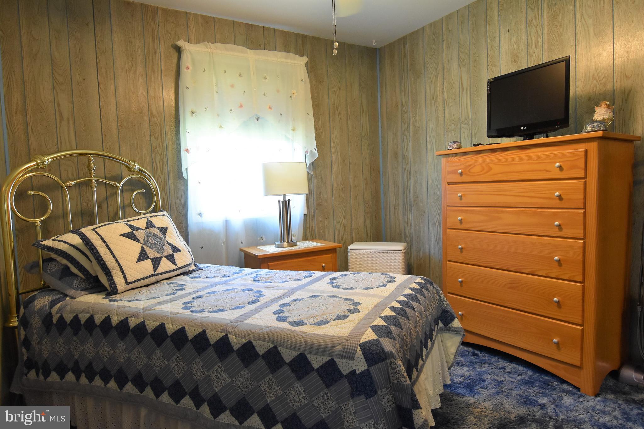 LAURELTON - Residential