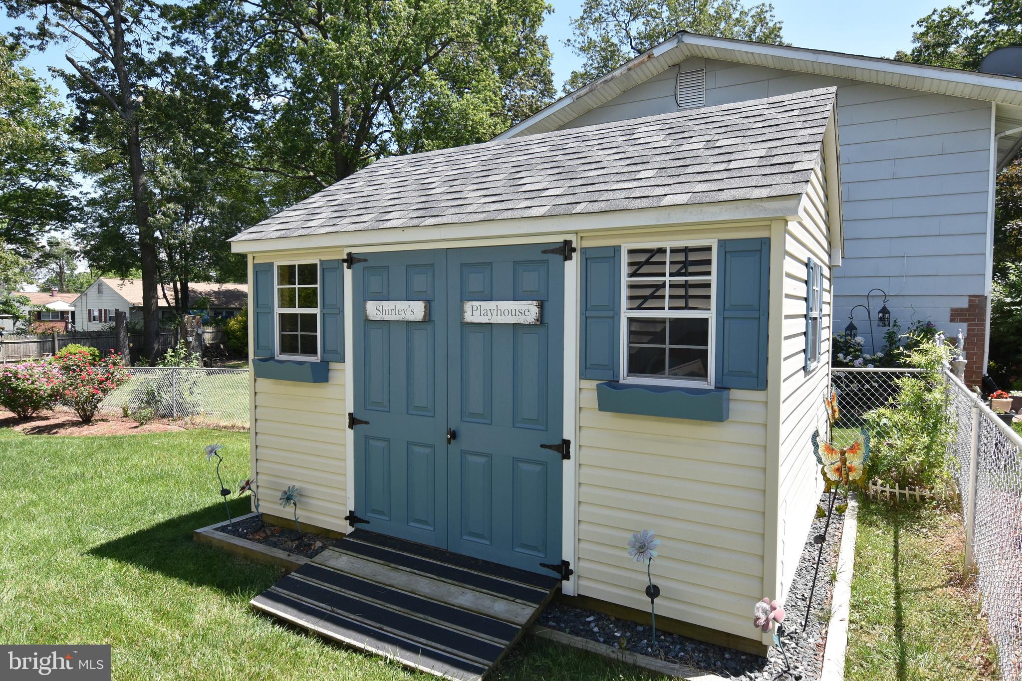 LAURELTON - Residential