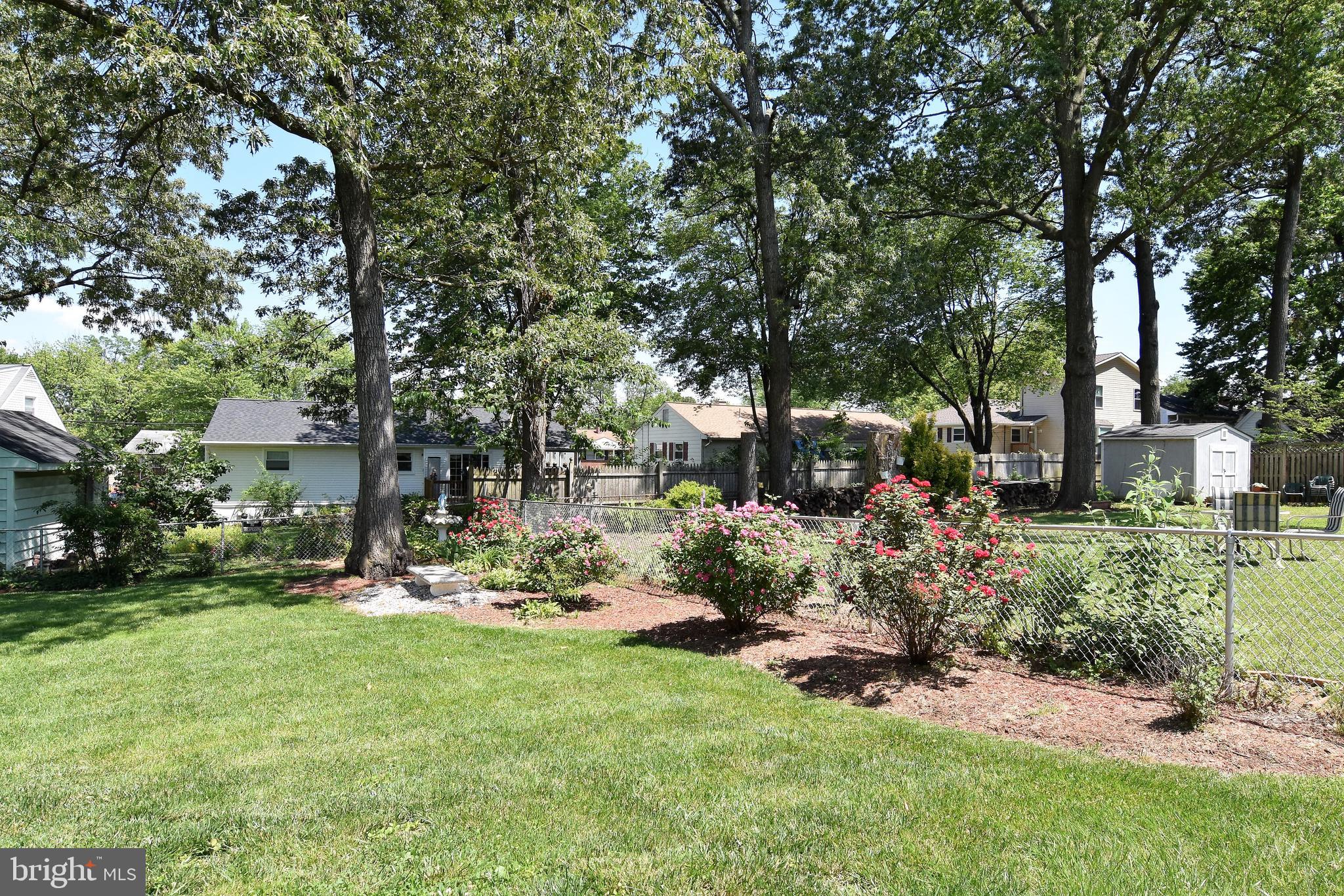 LAURELTON - Residential