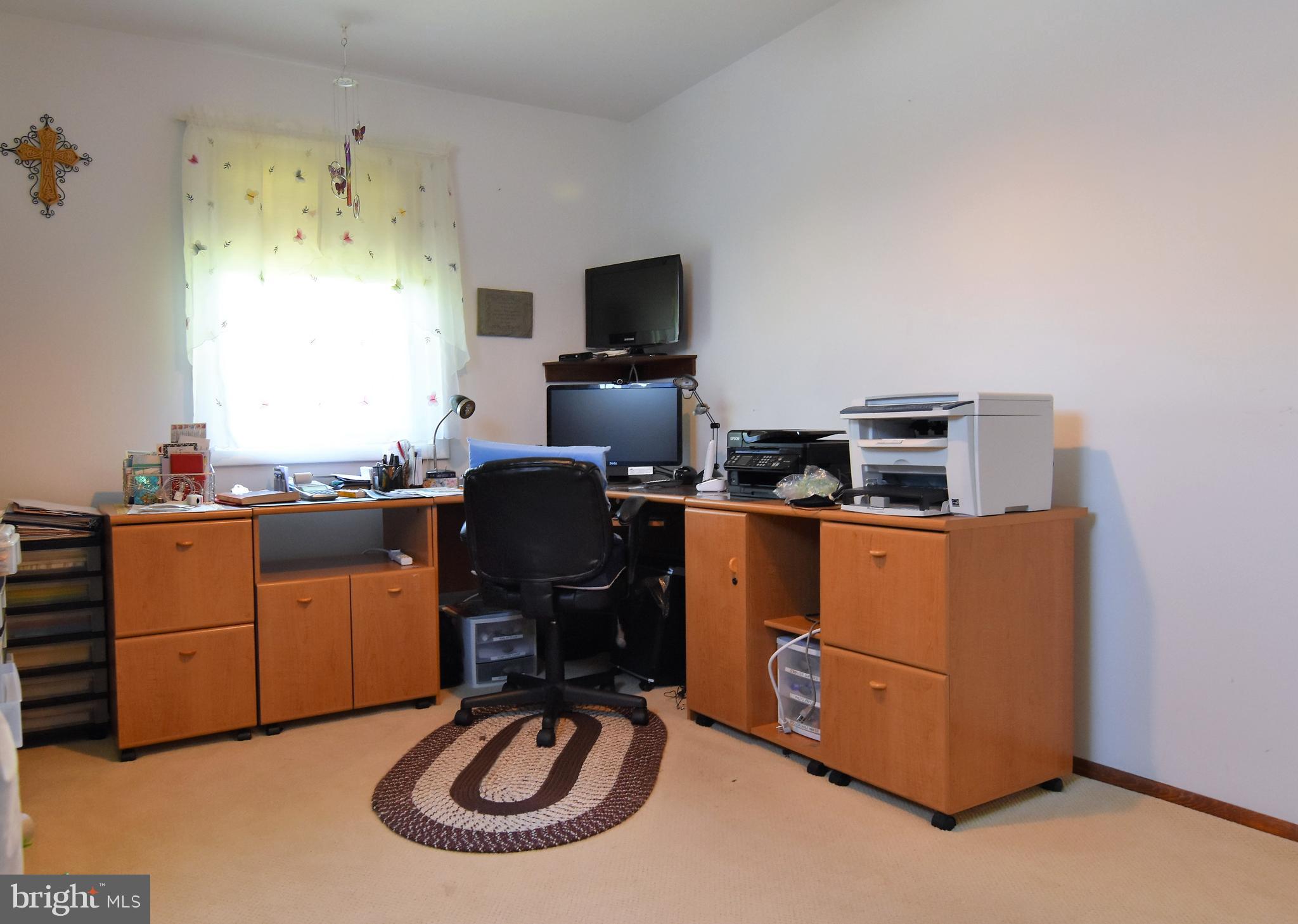 LAURELTON - Residential