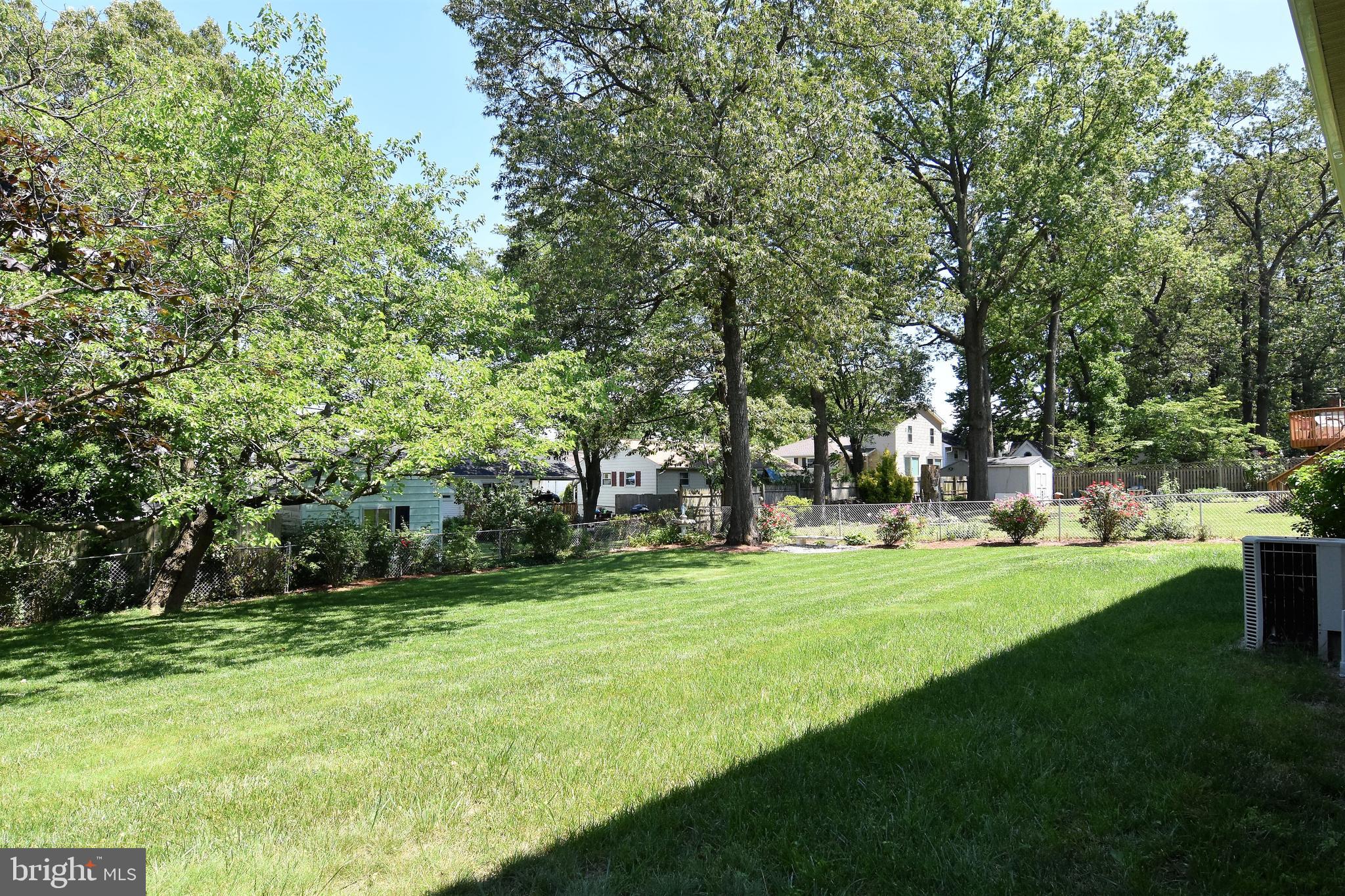 LAURELTON - Residential