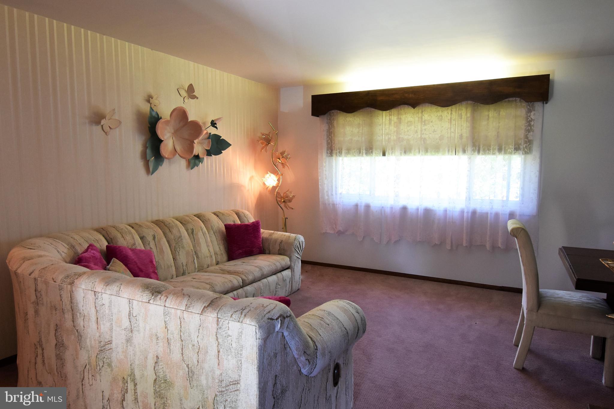 LAURELTON - Residential