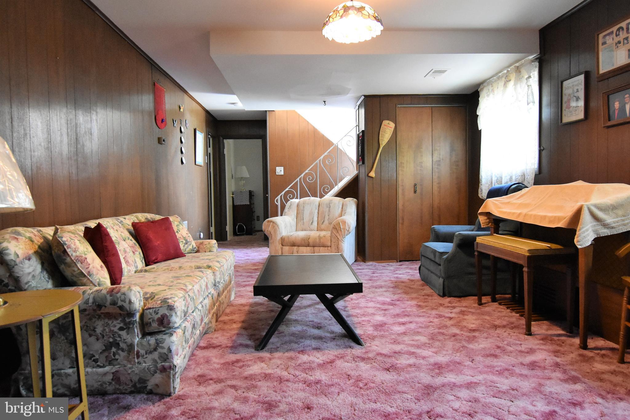 LAURELTON - Residential