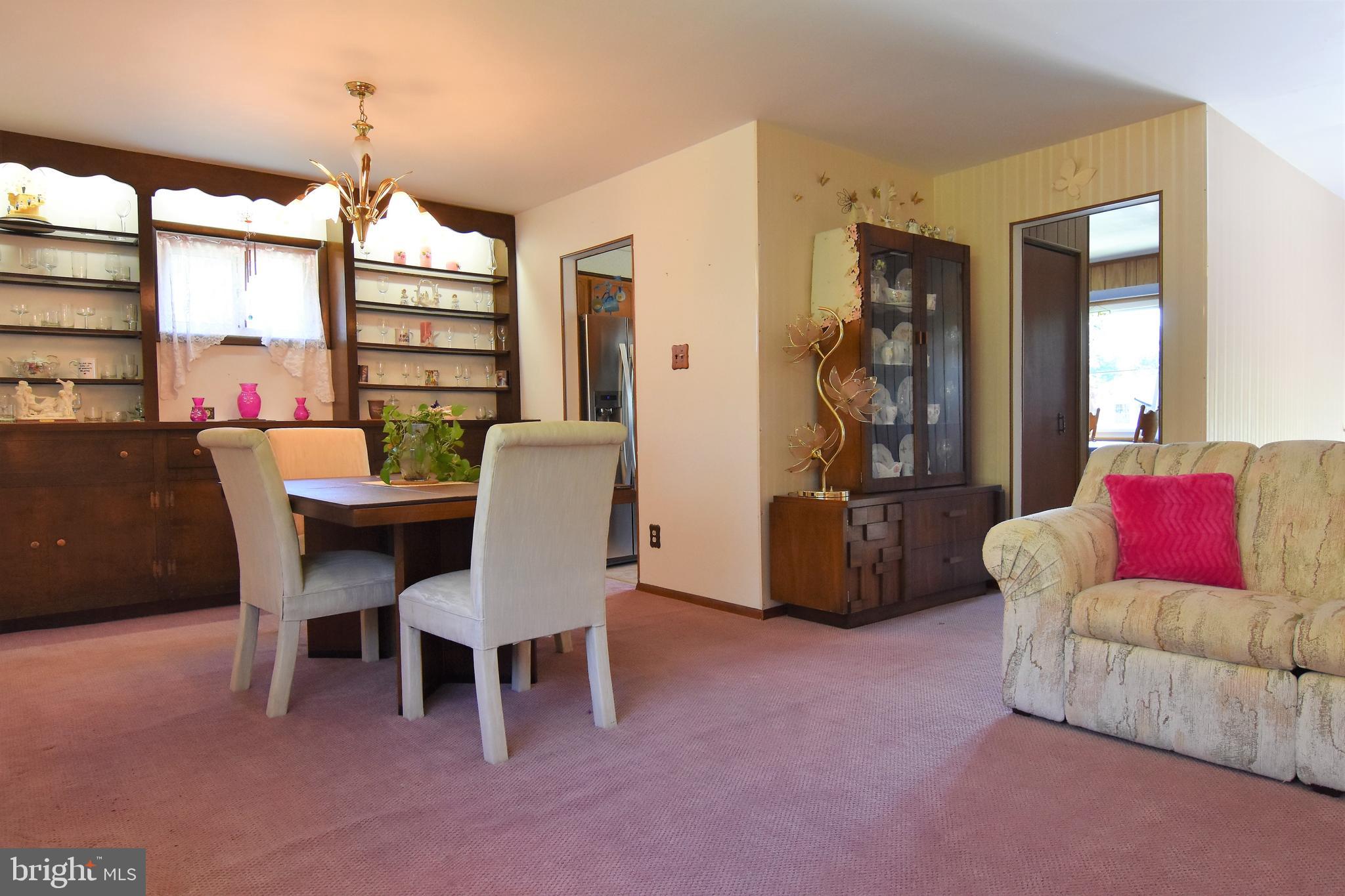 LAURELTON - Residential