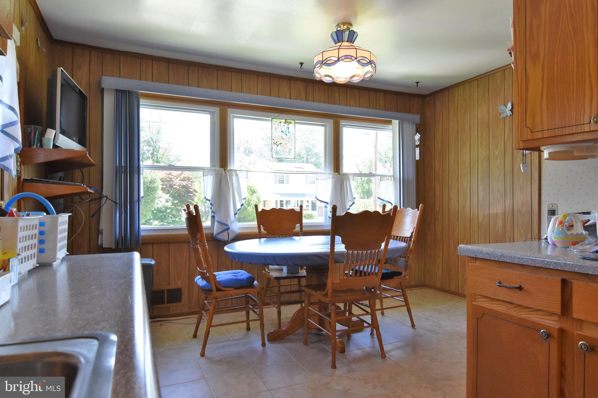 LAURELTON - Residential