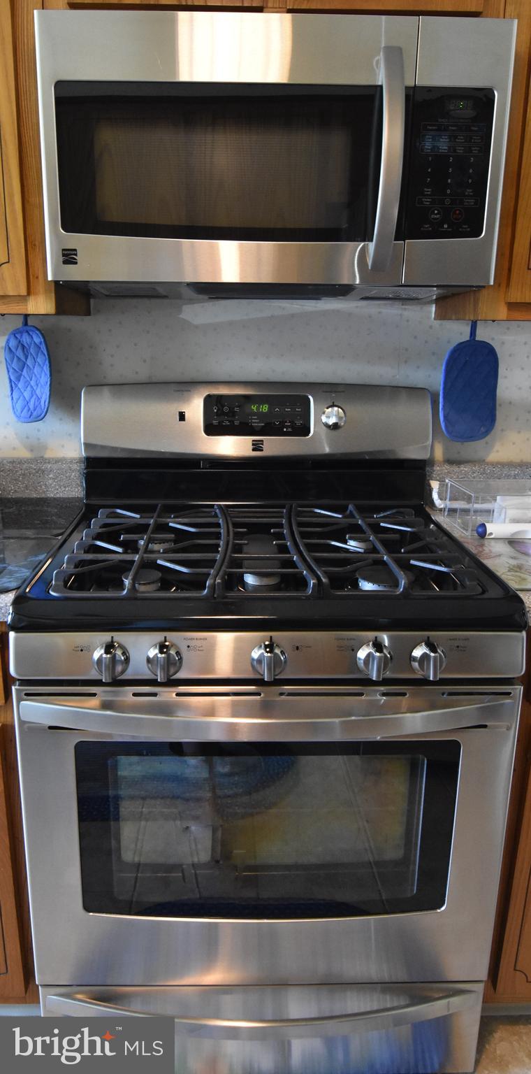 LAURELTON - Residential