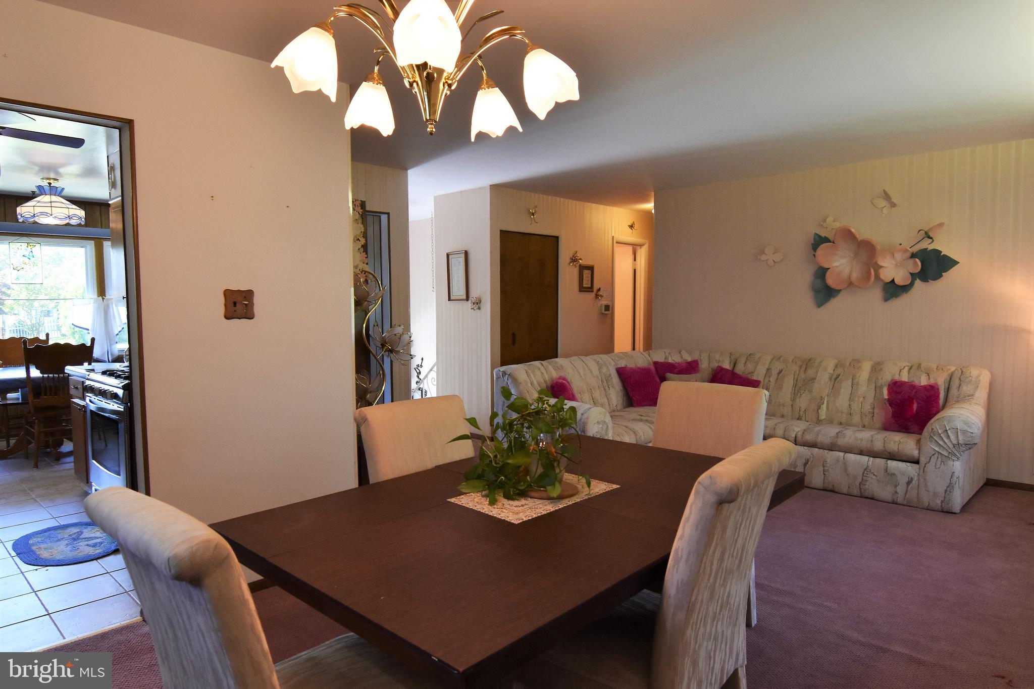 LAURELTON - Residential