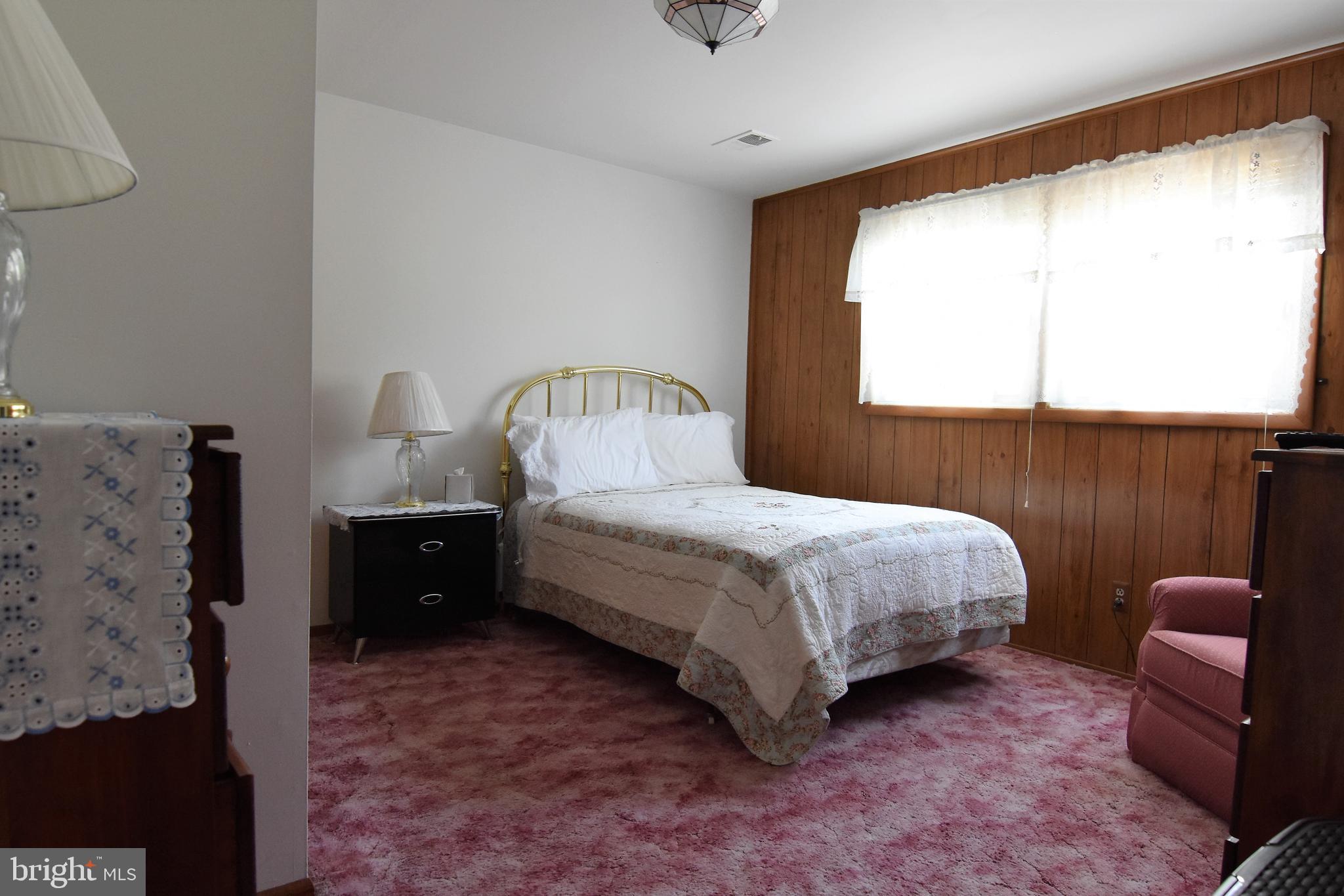 LAURELTON - Residential