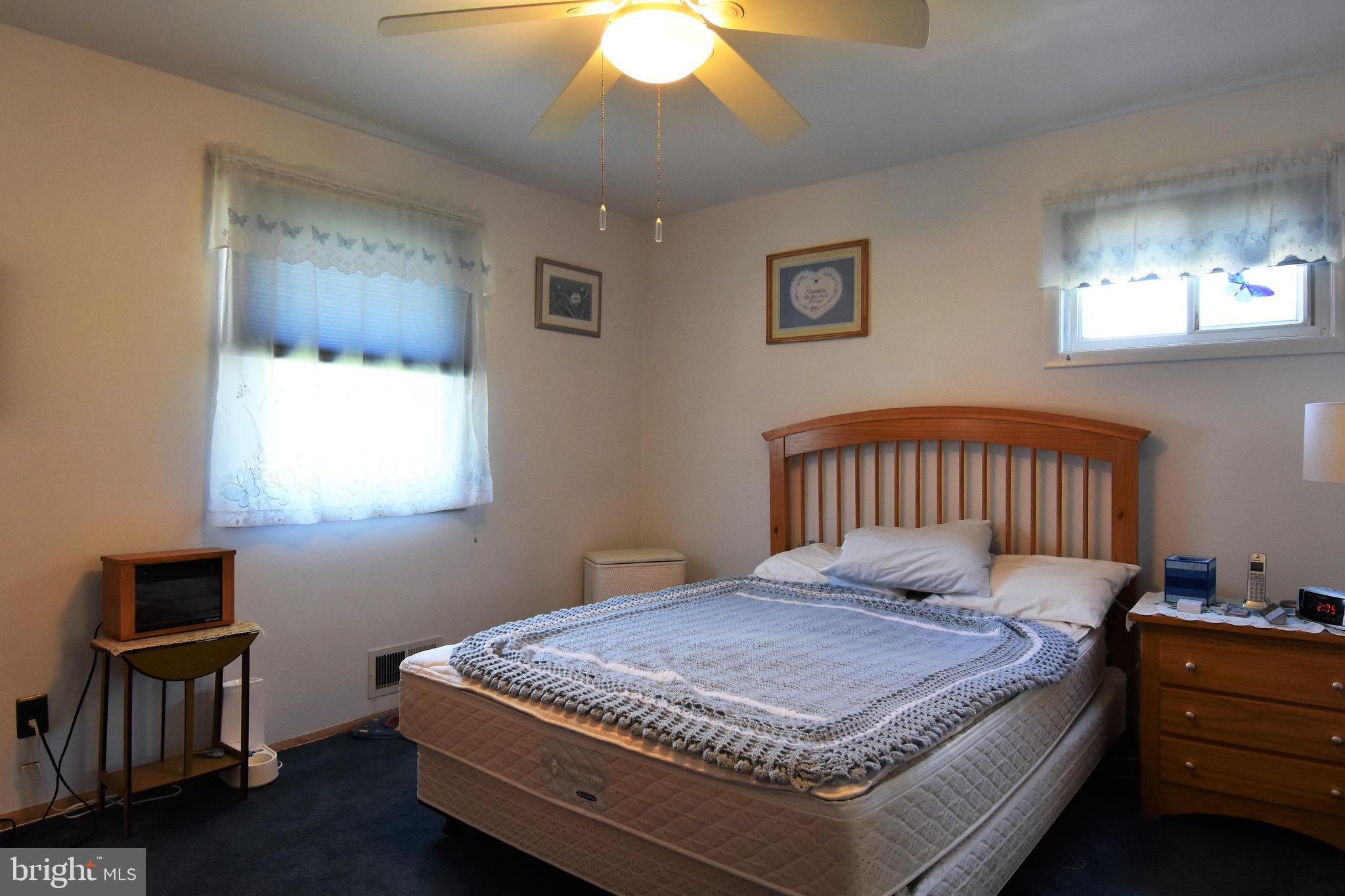 LAURELTON - Residential