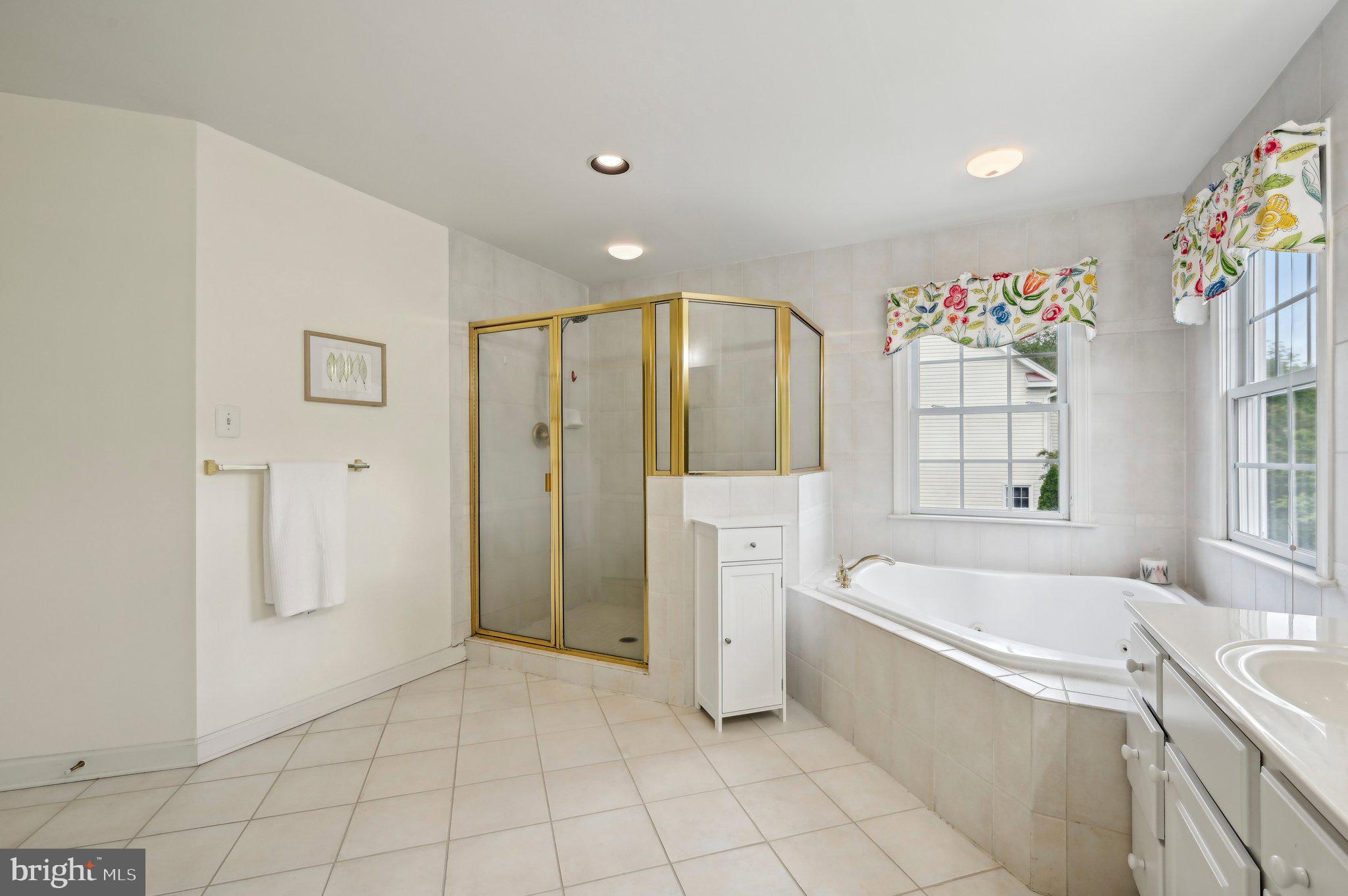 RIVER DOWNS - Residential