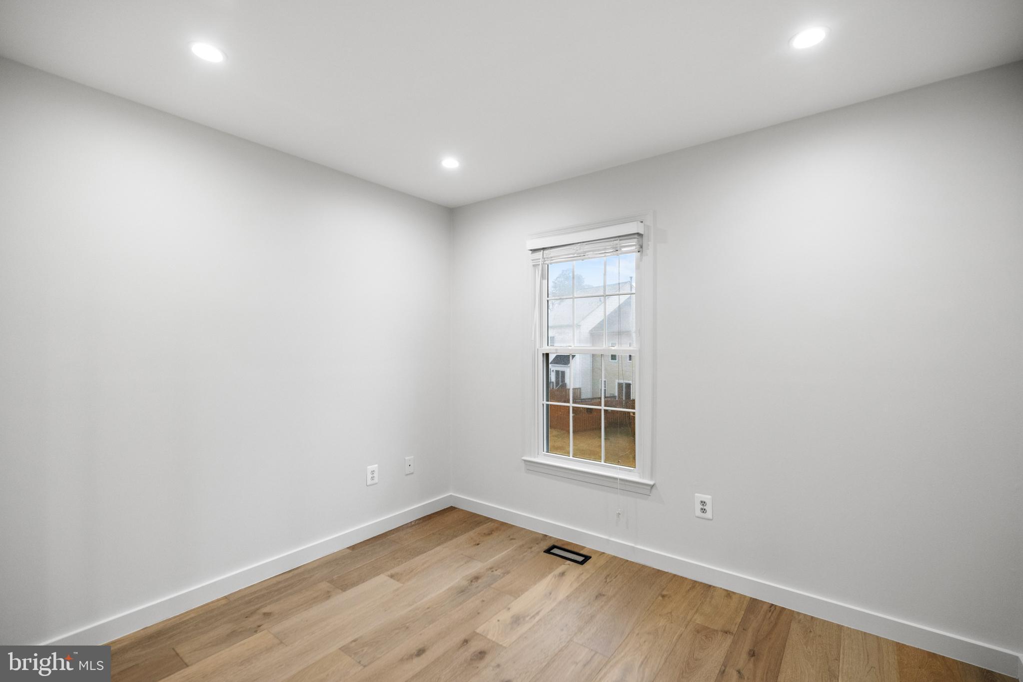 COMPTON VALLEY ESTATES - Residential Lease