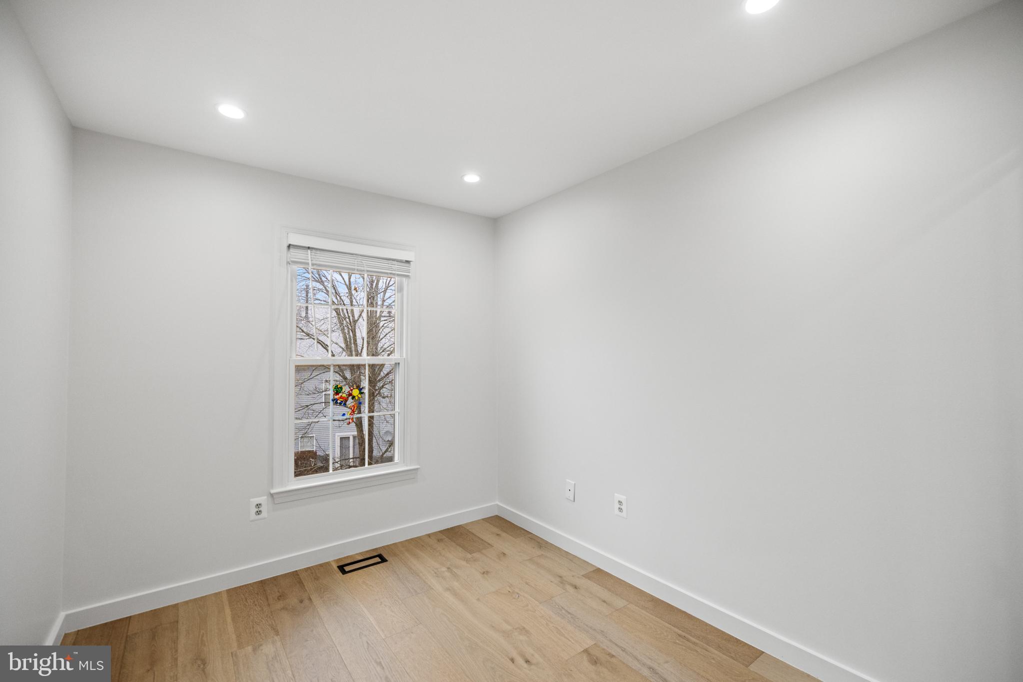COMPTON VALLEY ESTATES - Residential Lease