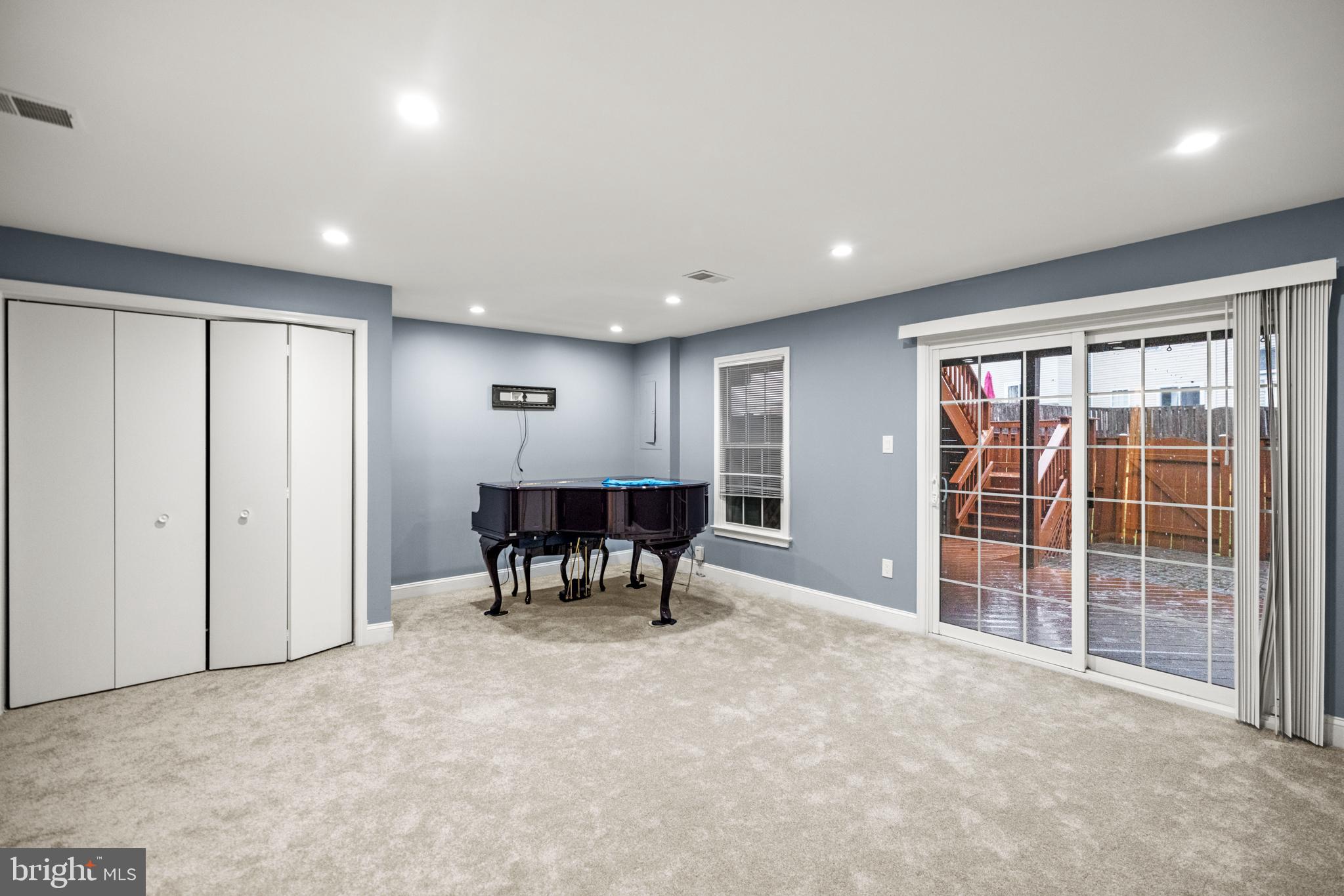 COMPTON VALLEY ESTATES - Residential Lease