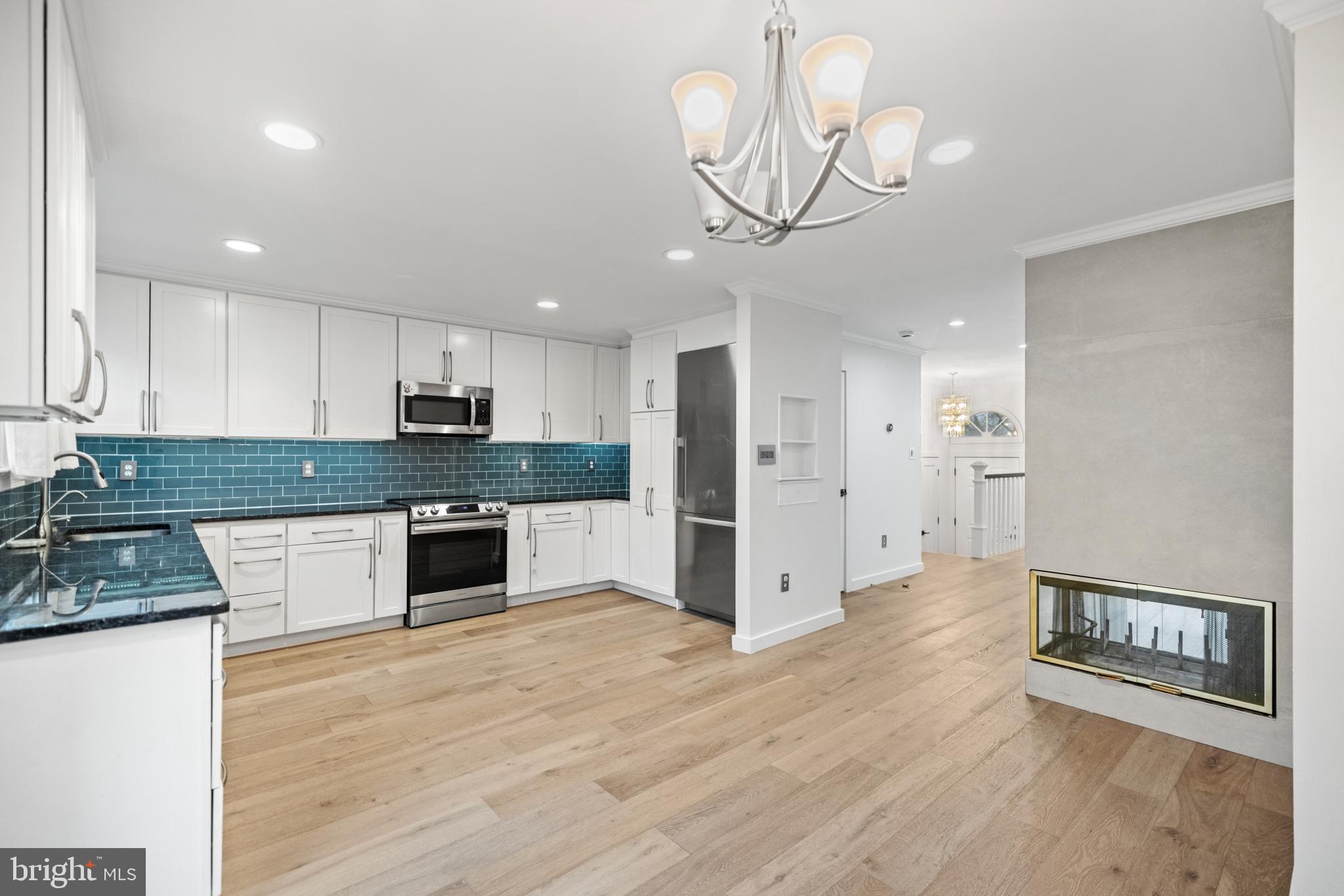COMPTON VALLEY ESTATES - Residential Lease