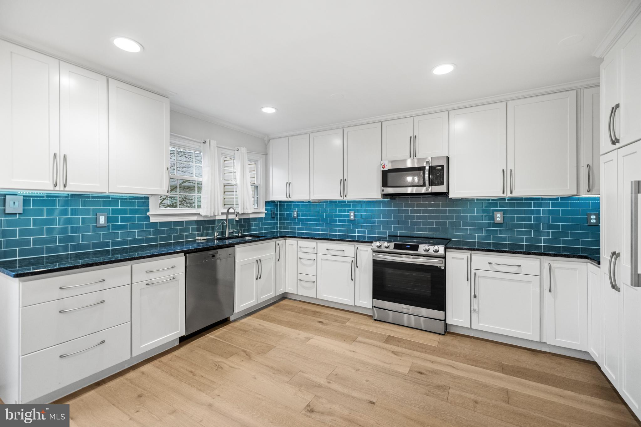 COMPTON VALLEY ESTATES - Residential Lease