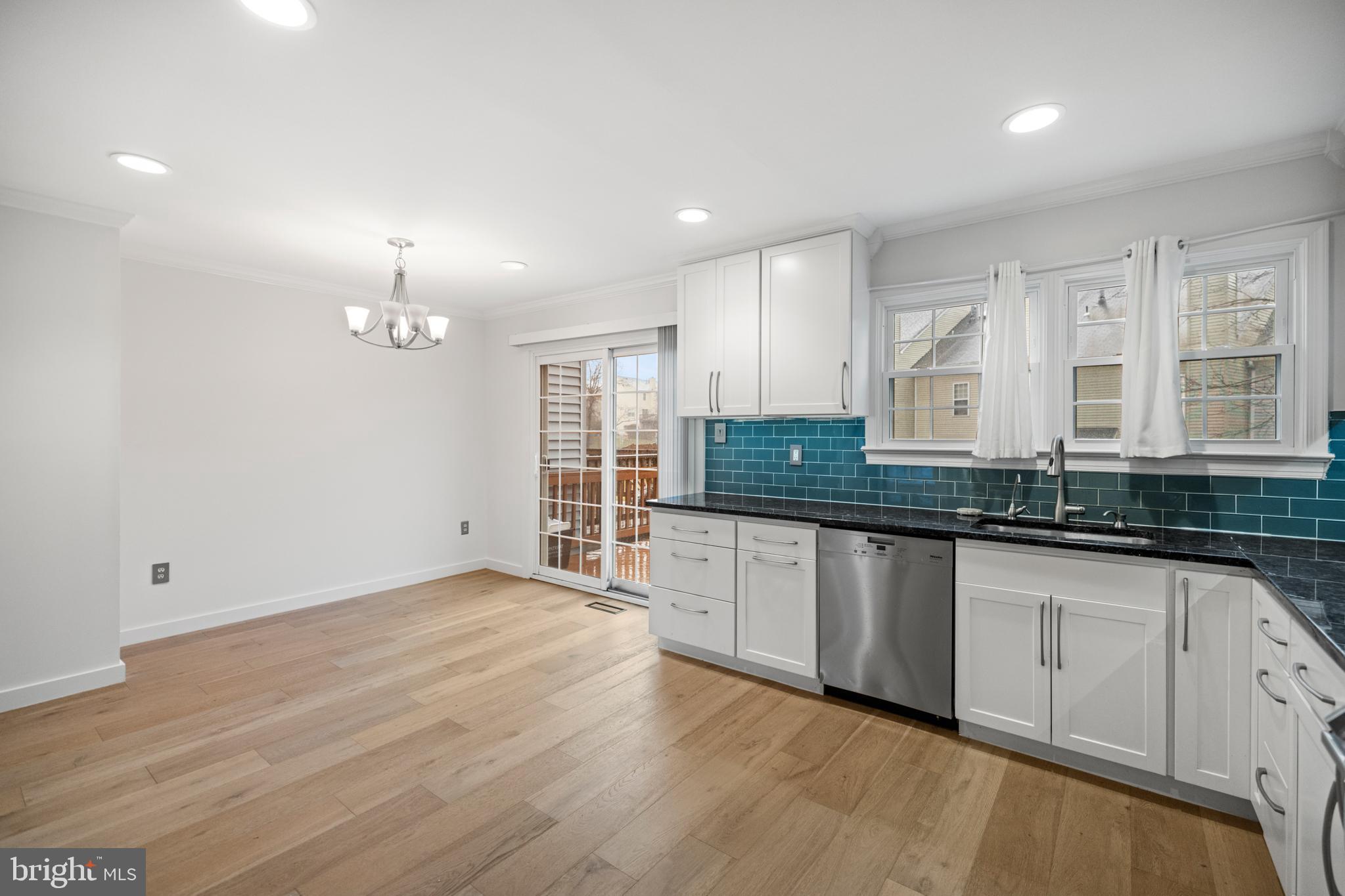 COMPTON VALLEY ESTATES - Residential Lease