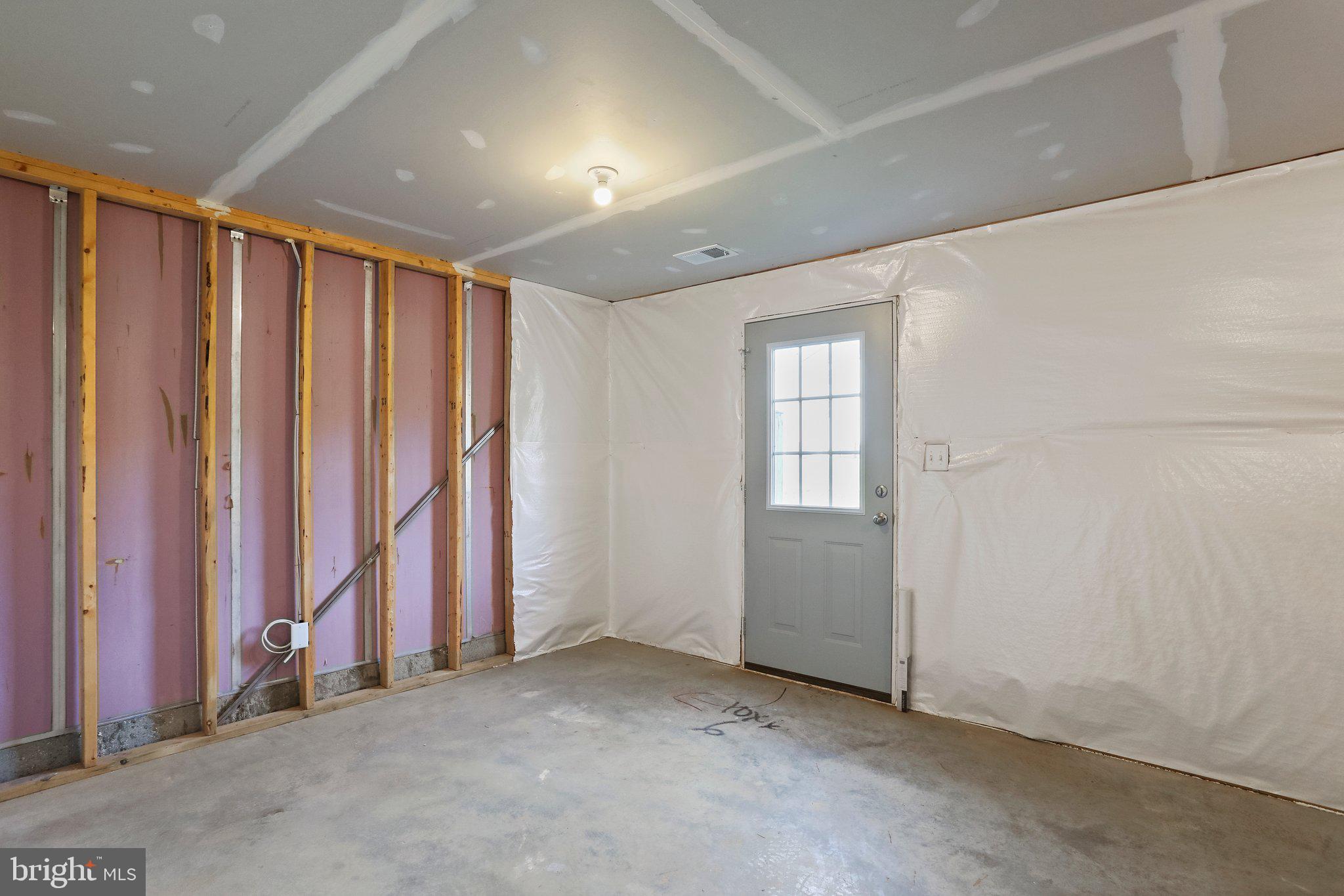 MCCAULEY CROSSING - Residential Lease