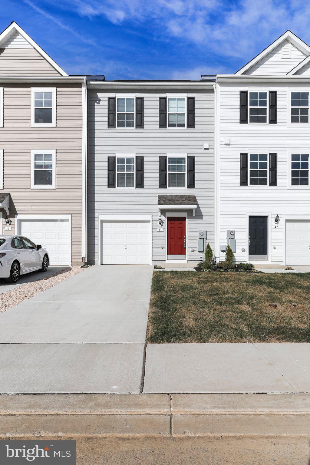 MCCAULEY CROSSING - Residential Lease