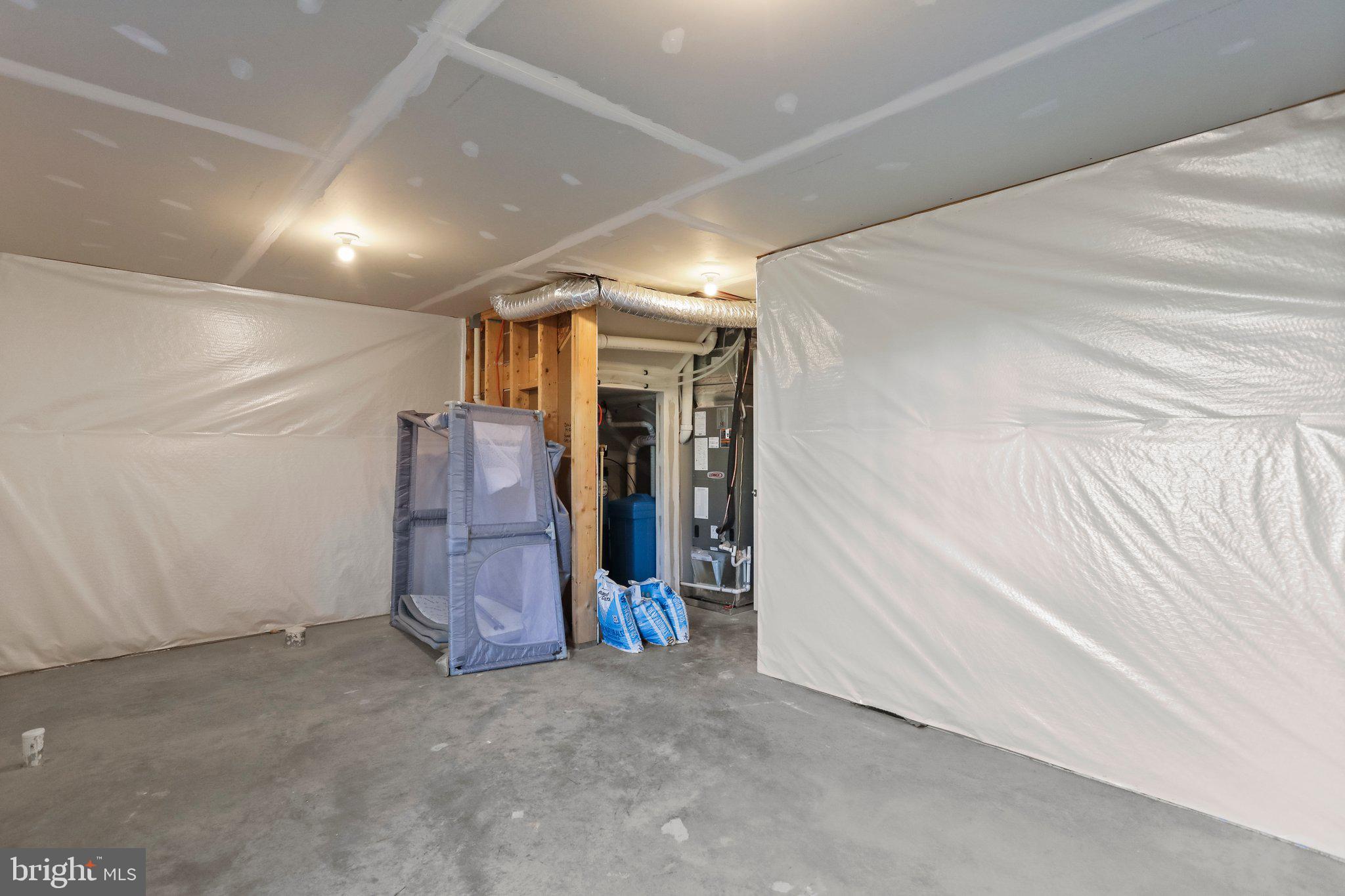 MCCAULEY CROSSING - Residential Lease