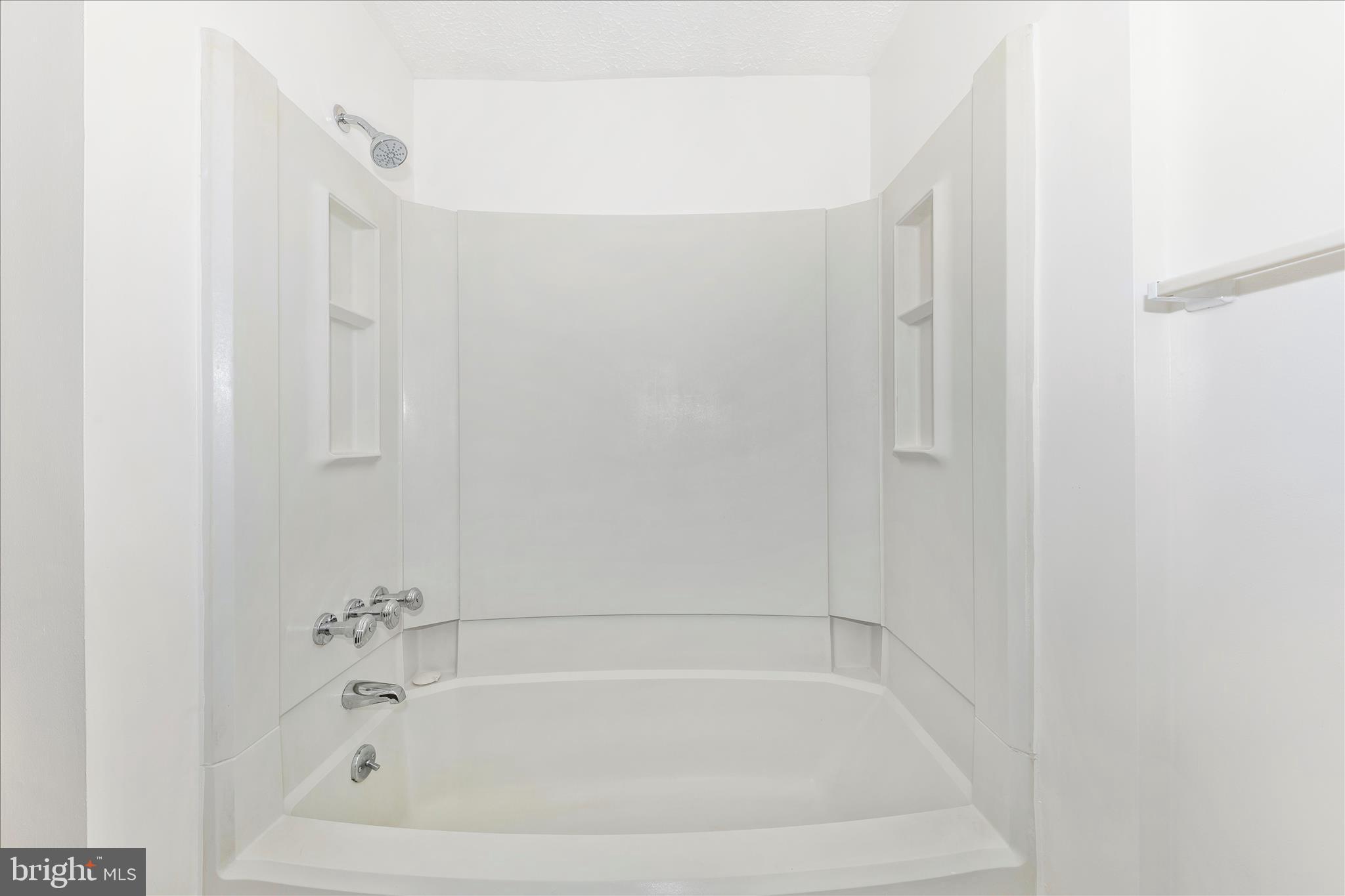 DAMASCUS MANOR - Residential