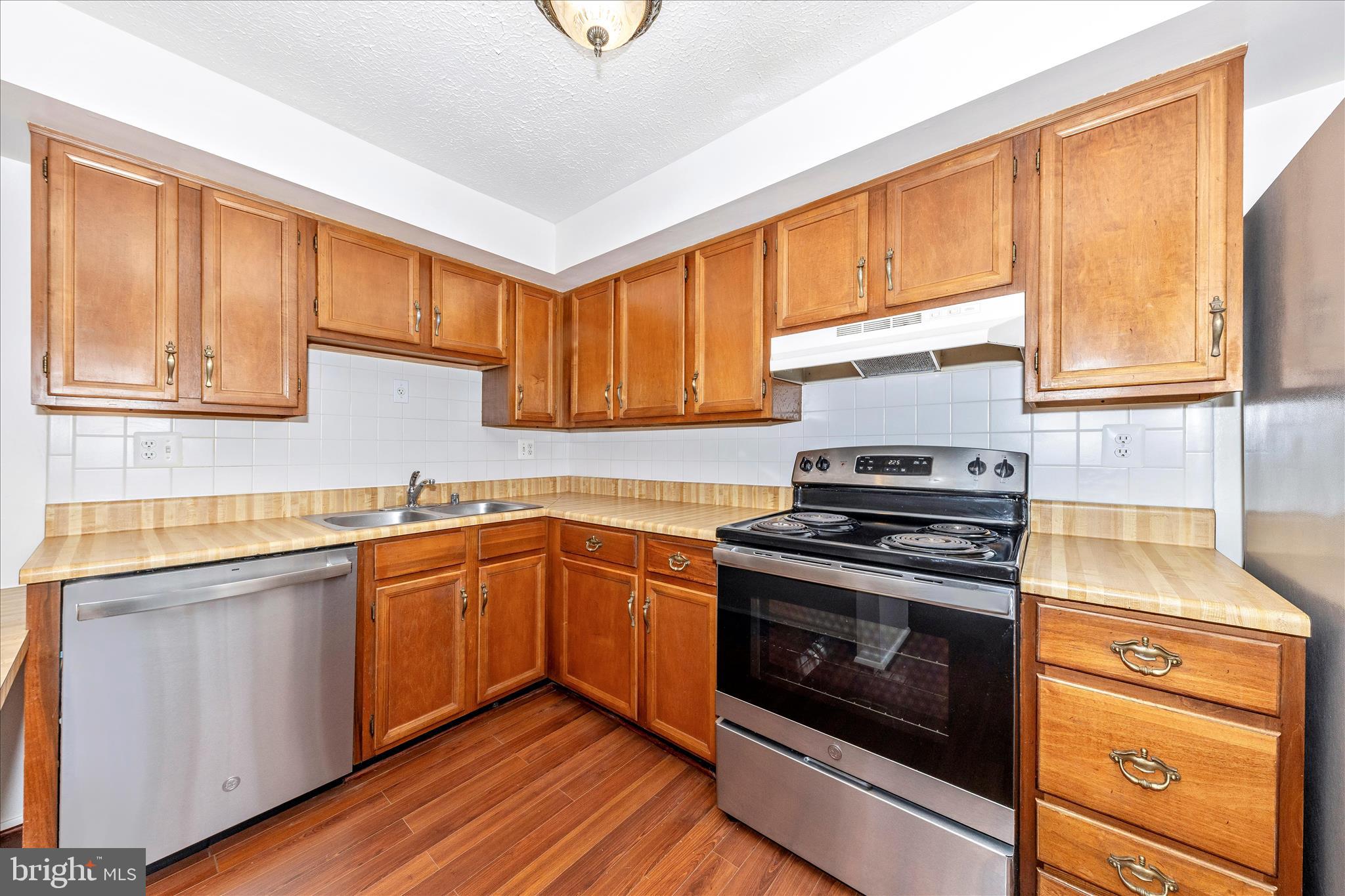 DAMASCUS MANOR - Residential