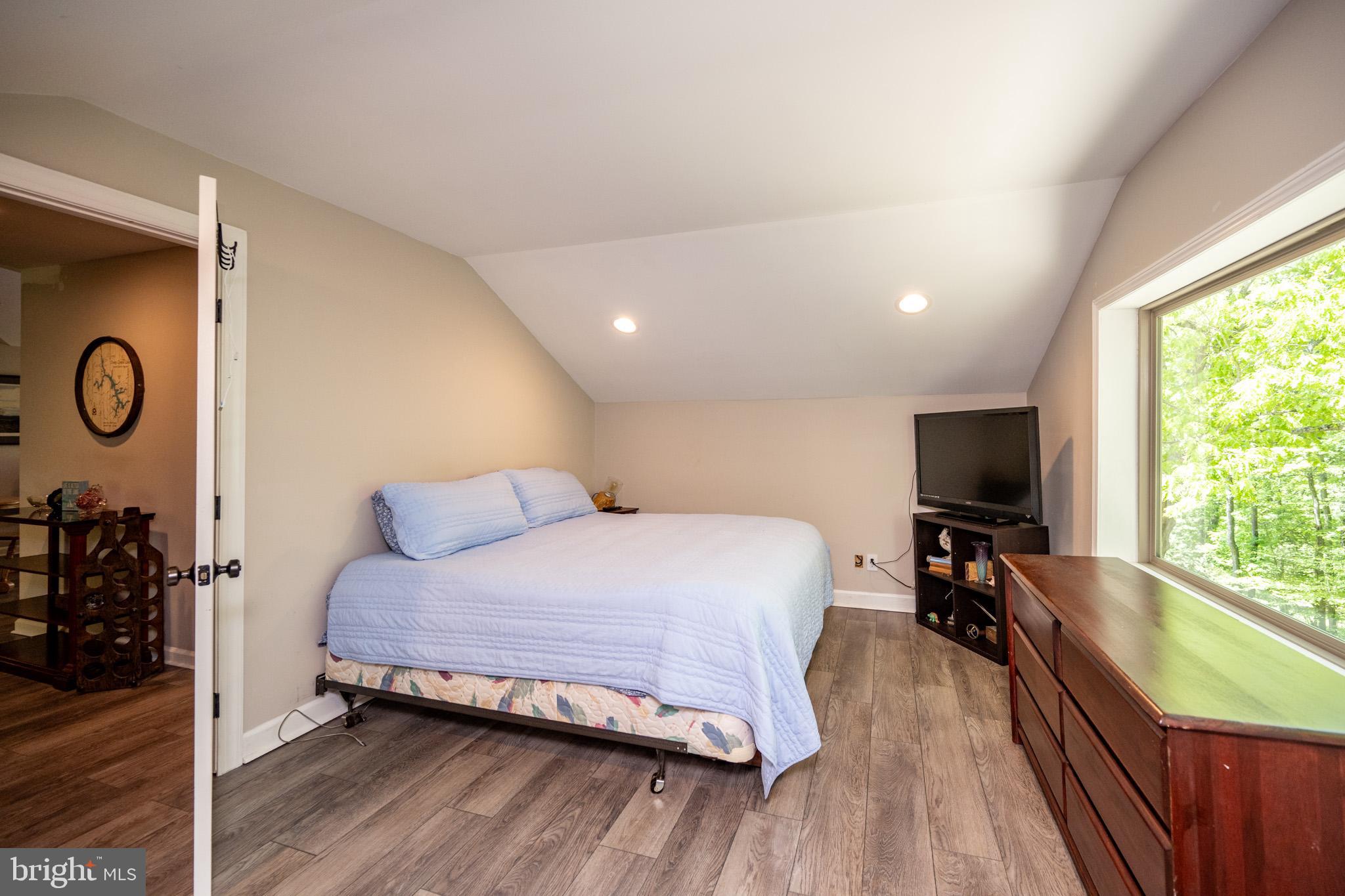 HOYES RUN - Residential