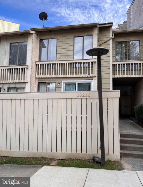 Townhouse For Sale - 10216 Ridgeline Drive<br/> MONTGOMERY VILLAGE, MD 20886