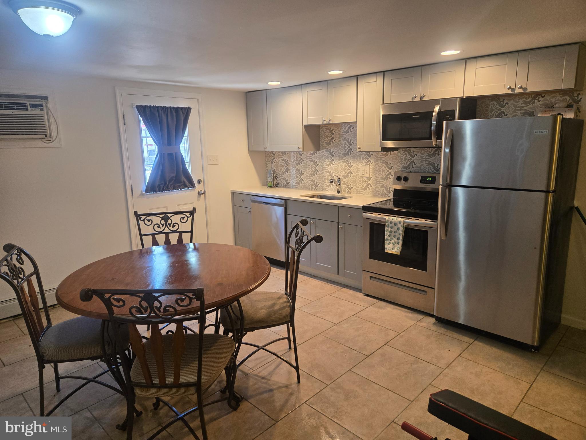 LAWRENCE PARK - Residential