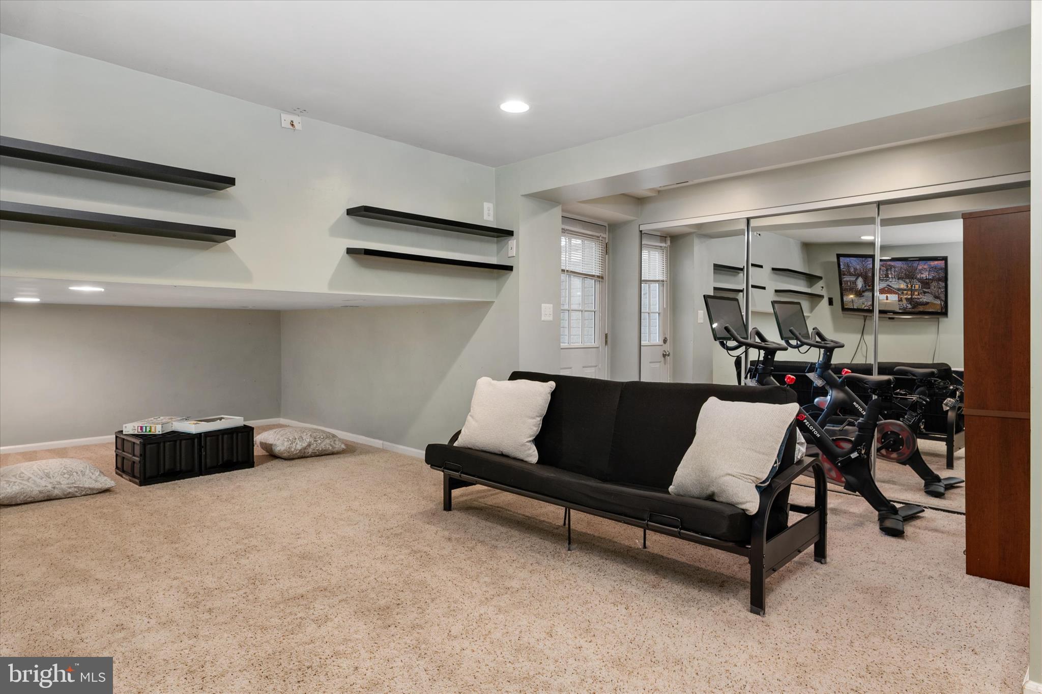 SEVEN OAKS - Residential