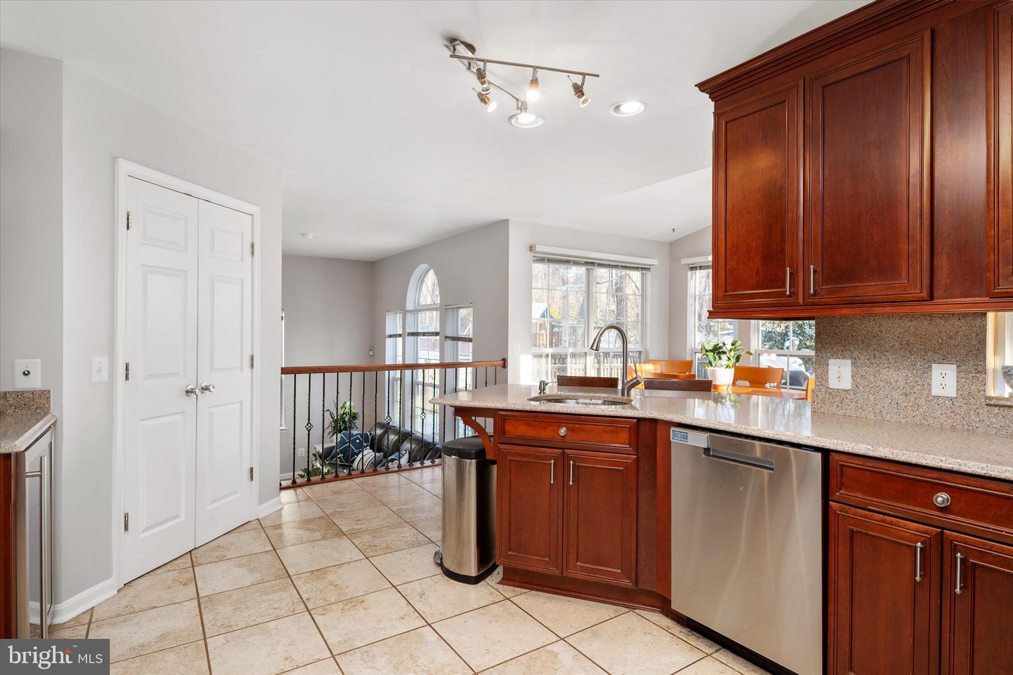 SEVEN OAKS - Residential