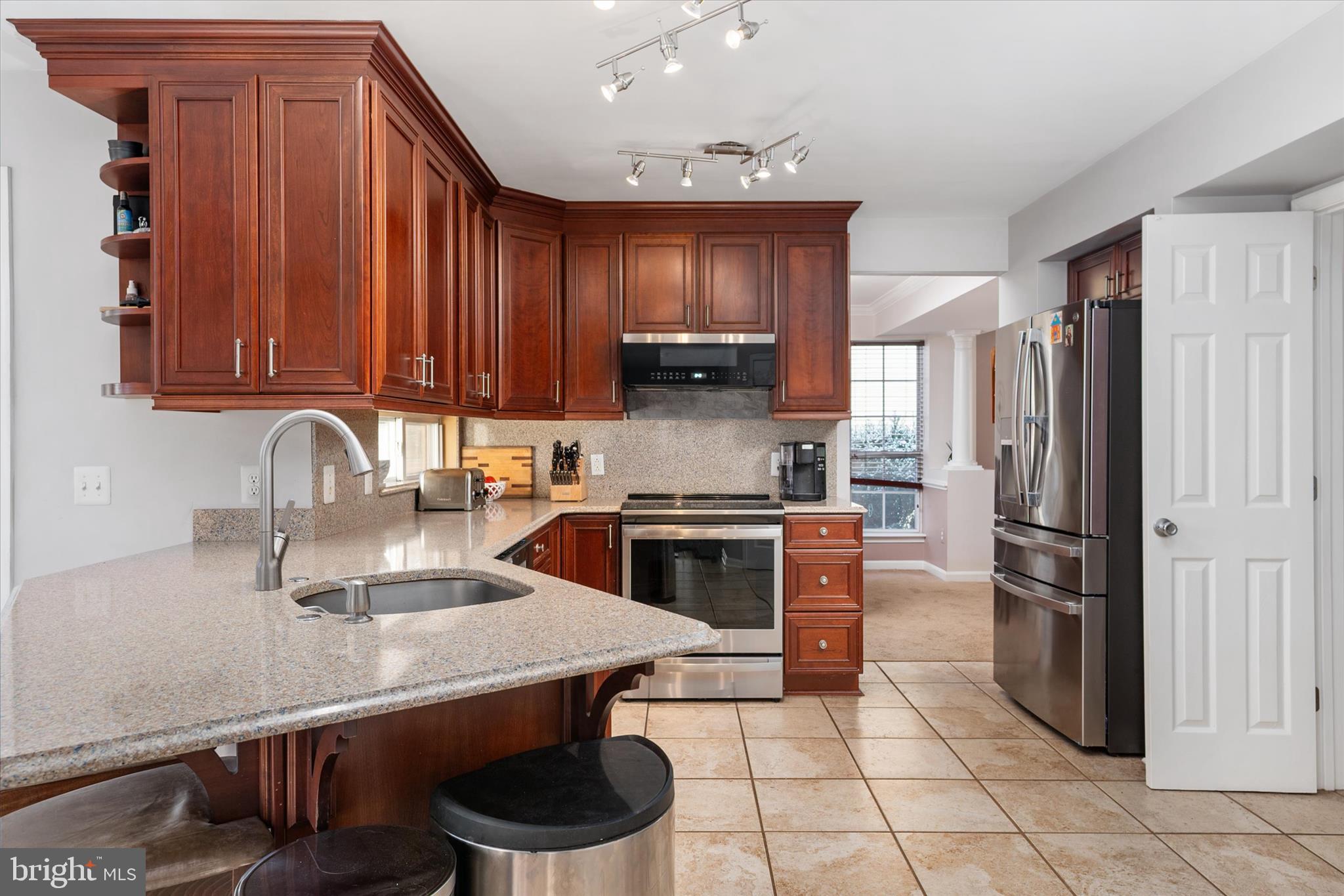 SEVEN OAKS - Residential