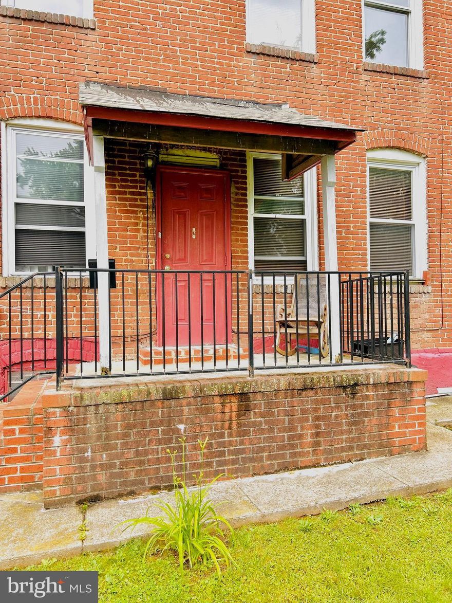 Welcome home to this charming and comfortable 2-bedroom, 1-bath apartment with a private entrance and a spacious balcony—perfect for morning coffee or relaxing evenings. This inviting space offers a well-designed layout with plenty of natural light, a cozy living area, and two nicely sized bedrooms. Whether you're looking for convenience or comfort, this apartment checks all the boxes. Don’t miss your chance to enjoy privacy, outdoor space, and the feeling of home—all in one