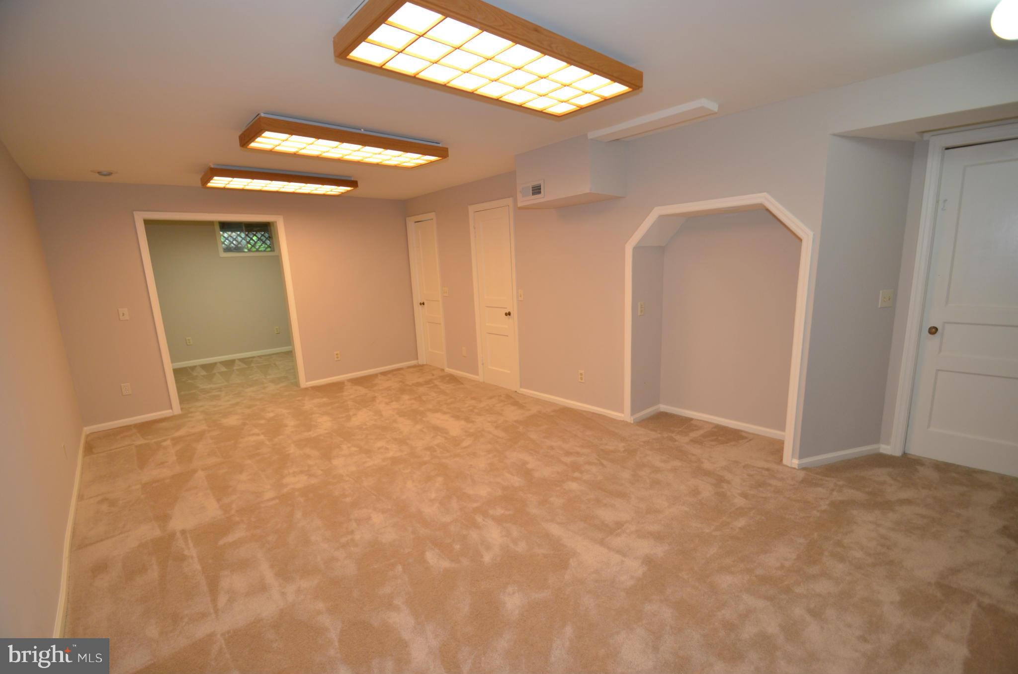 MC HENRY HEIGHTS - Residential Lease