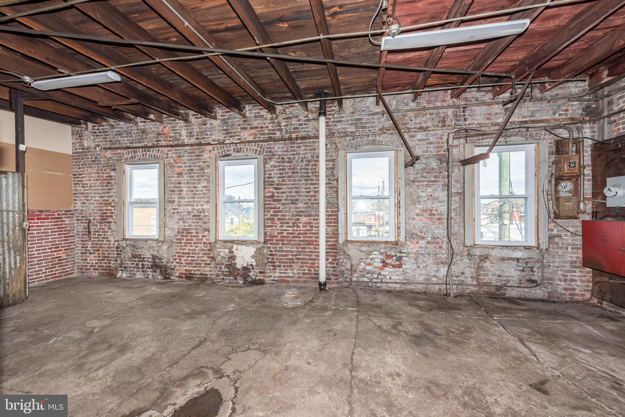 HIGHLANDTOWN - Commercial Lease