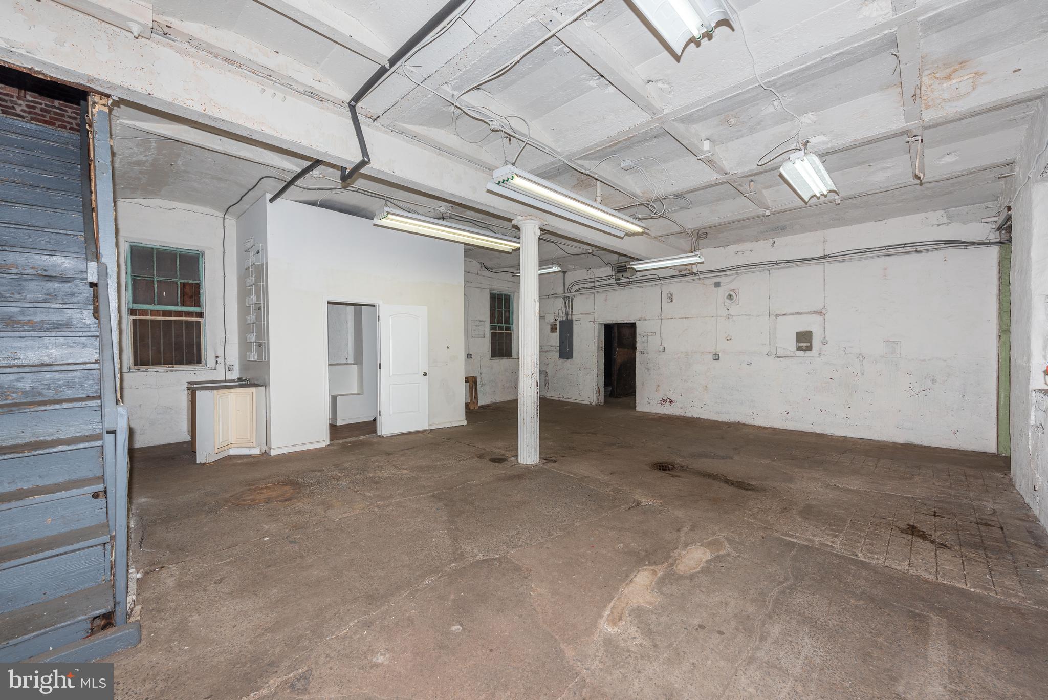 HIGHLANDTOWN - Commercial Lease