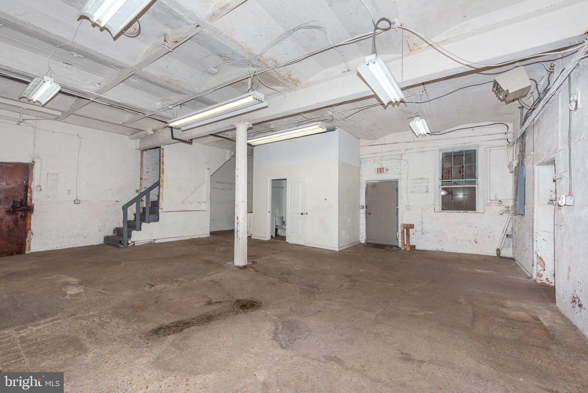 HIGHLANDTOWN - Commercial Lease