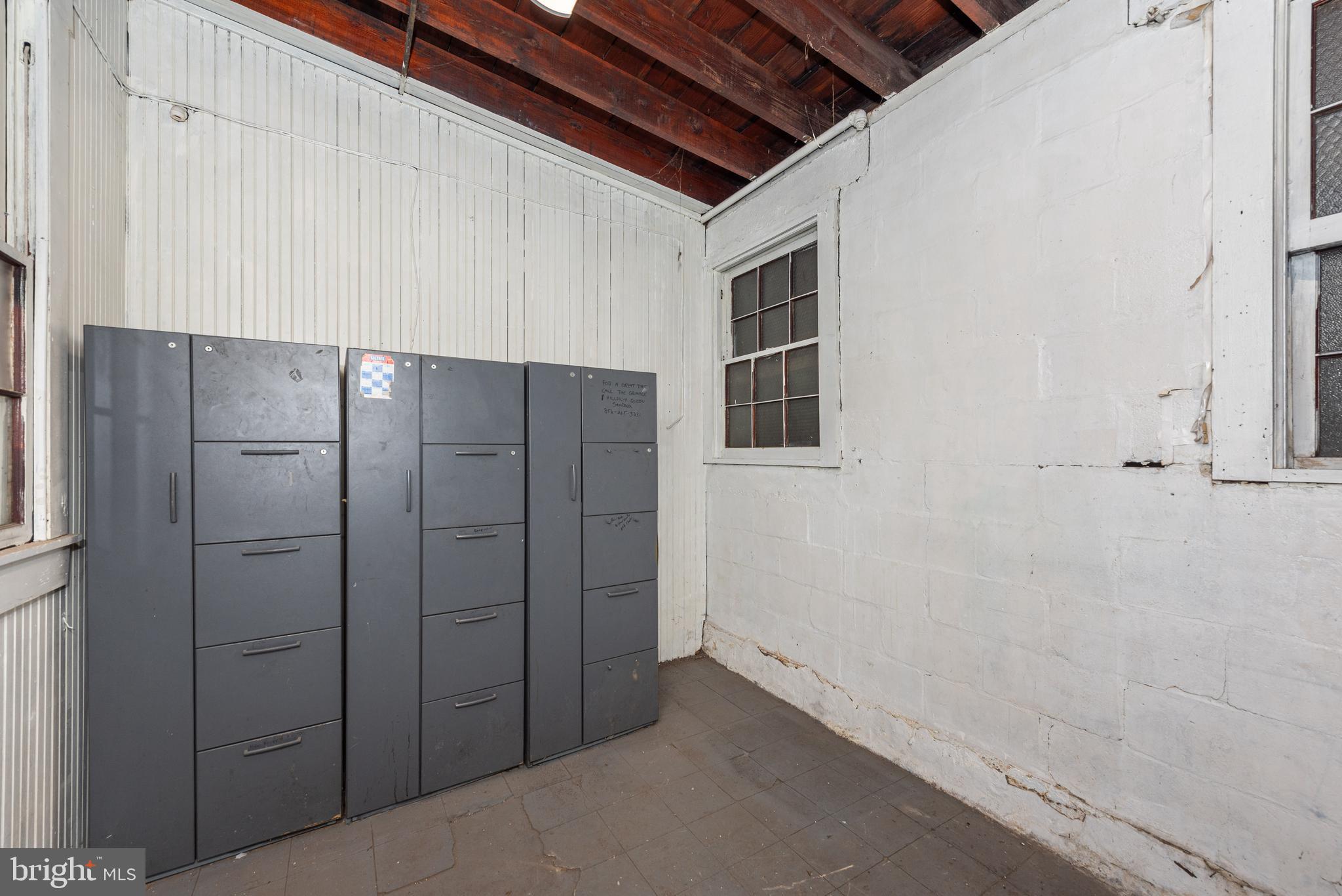 HIGHLANDTOWN - Commercial Lease