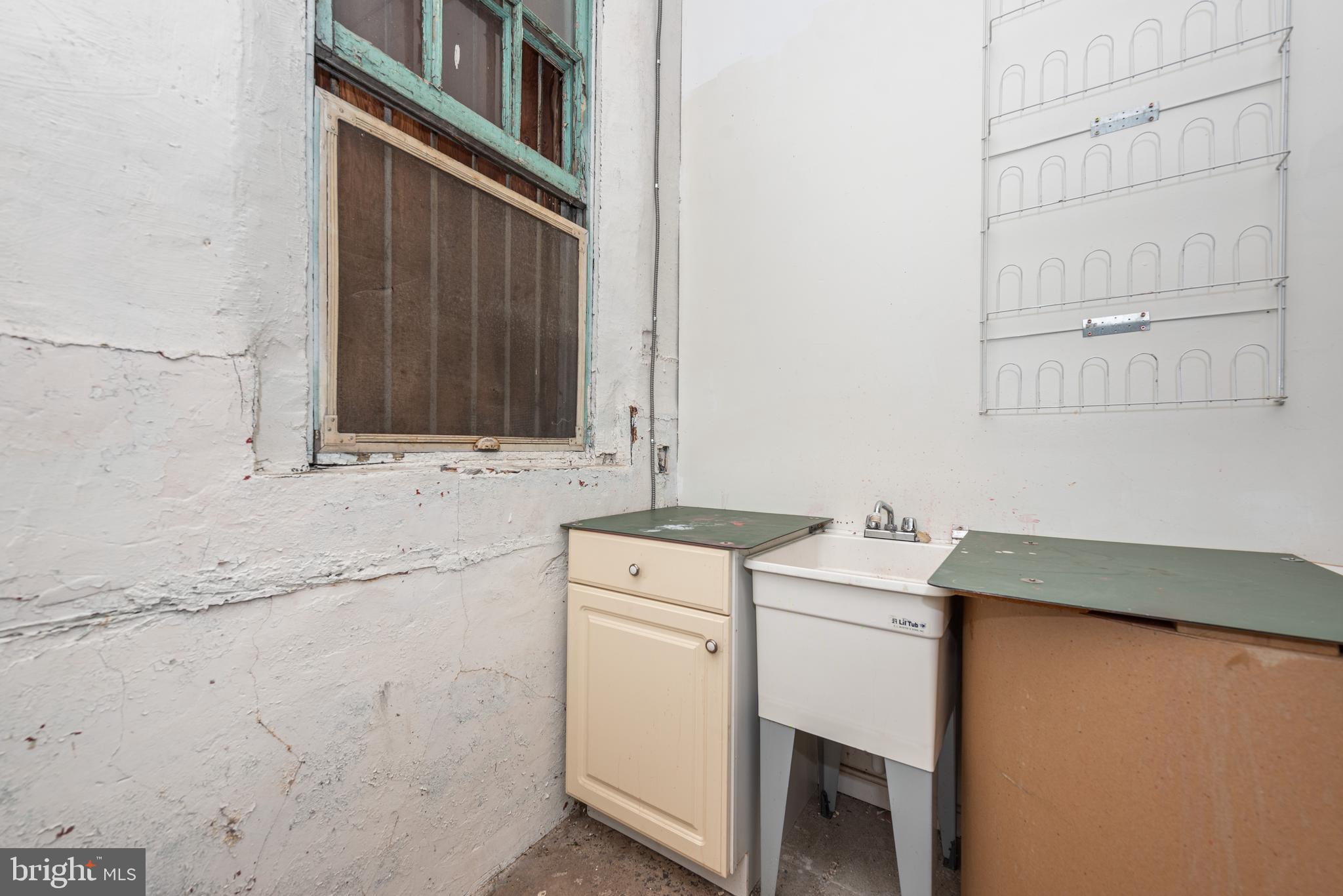 HIGHLANDTOWN - Commercial Lease