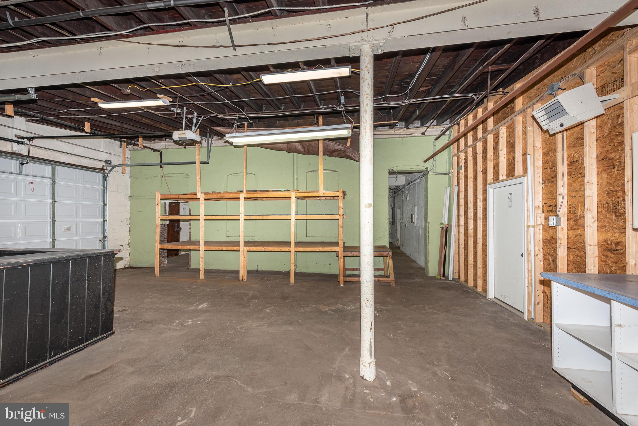 HIGHLANDTOWN - Commercial Lease