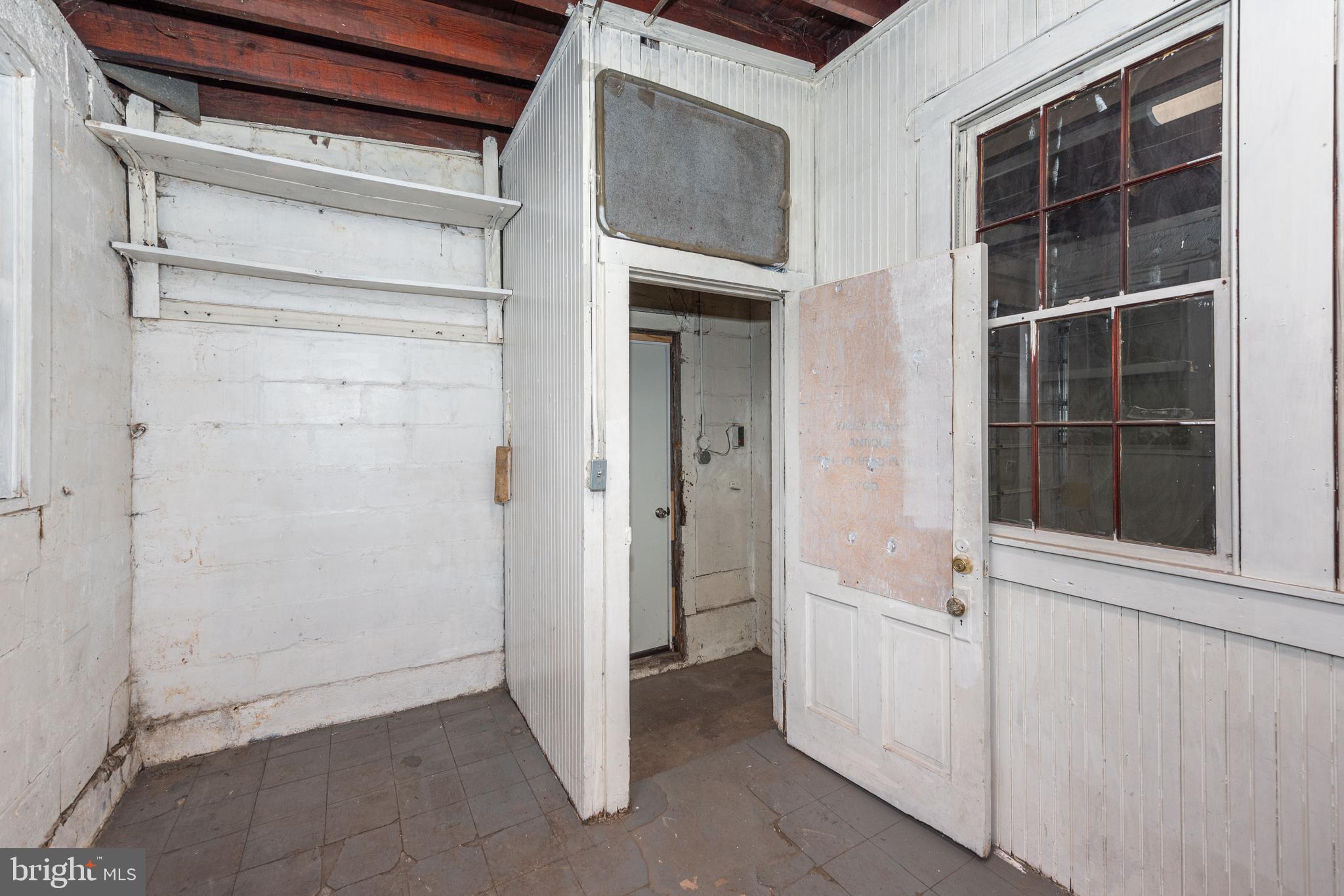 HIGHLANDTOWN - Commercial Lease