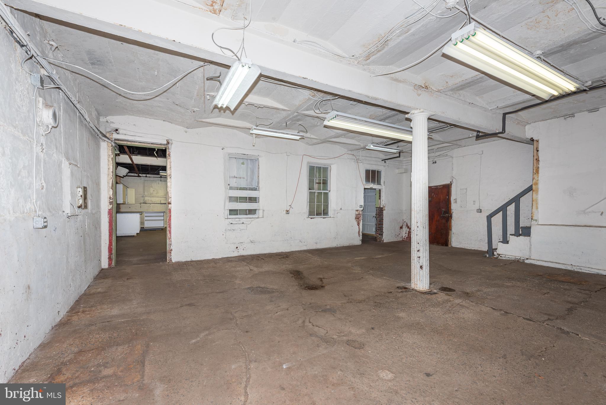 HIGHLANDTOWN - Commercial Lease