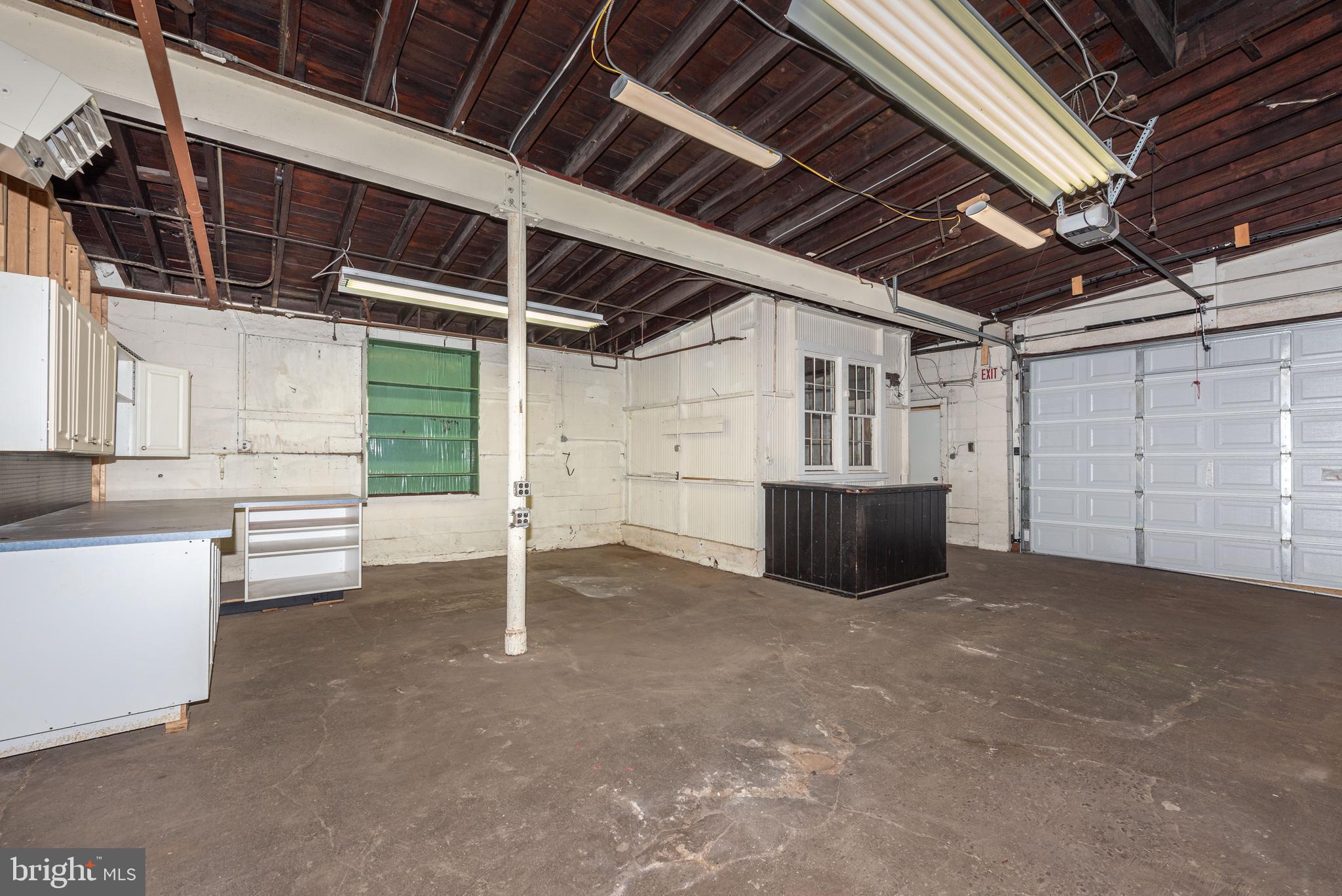 HIGHLANDTOWN - Commercial Lease