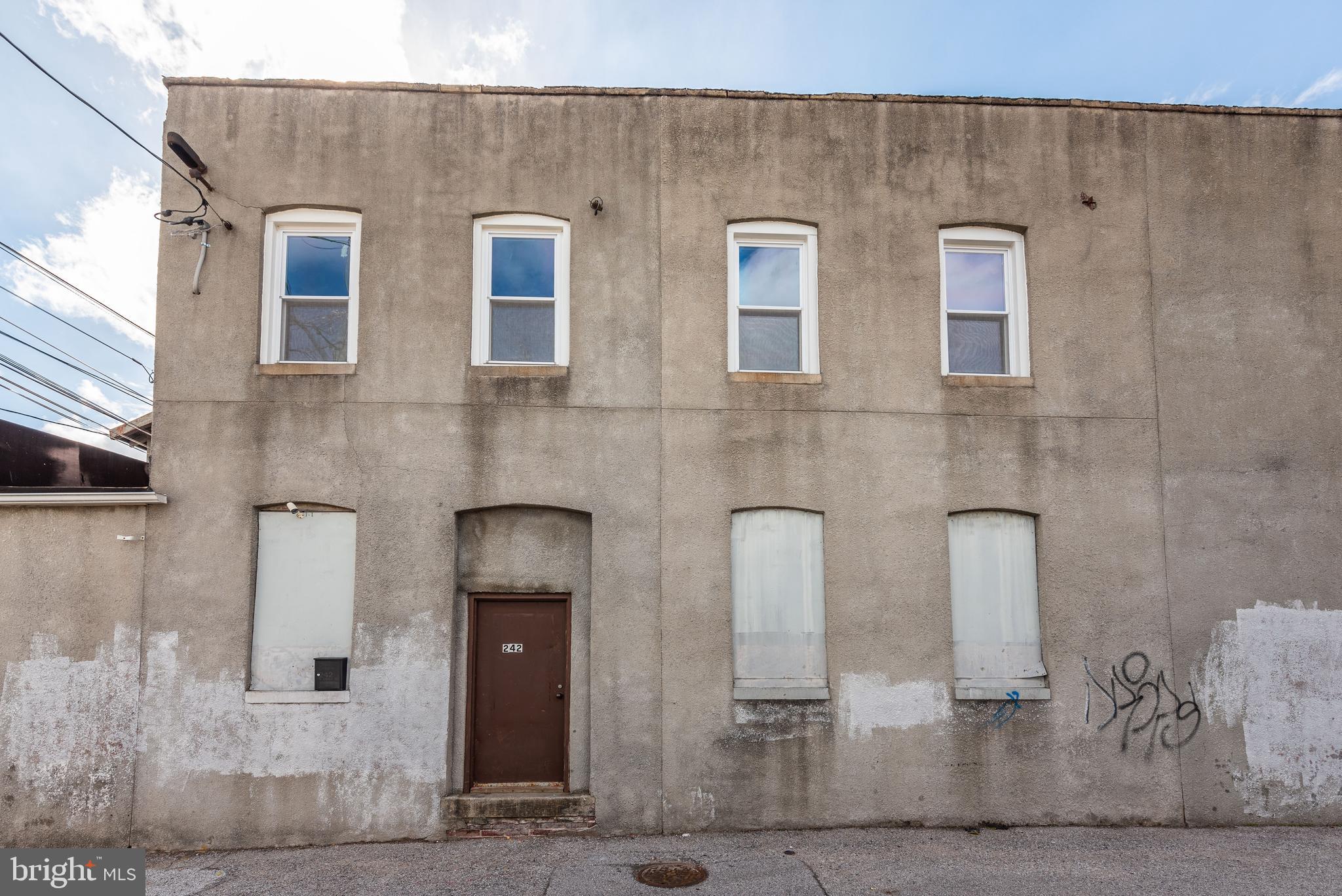 HIGHLANDTOWN - Commercial Lease